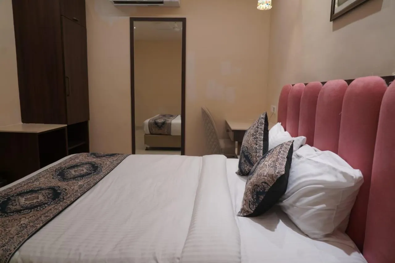 Bed in Hotel Anant Inn