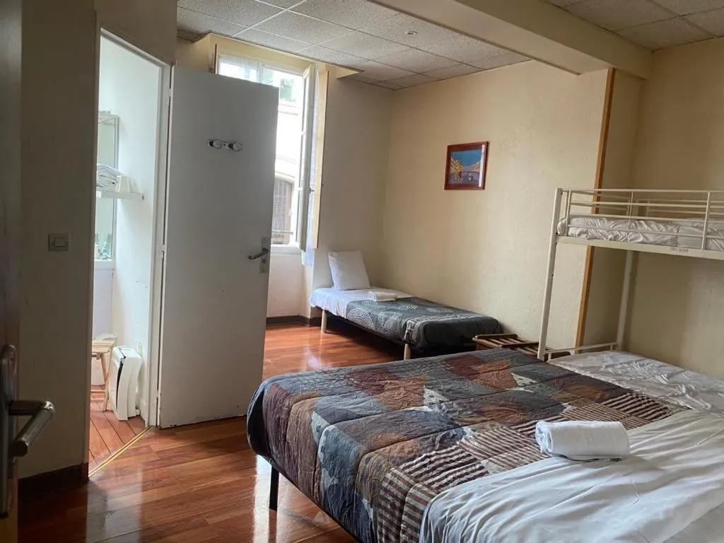 Bed in Hotel Du Commerce