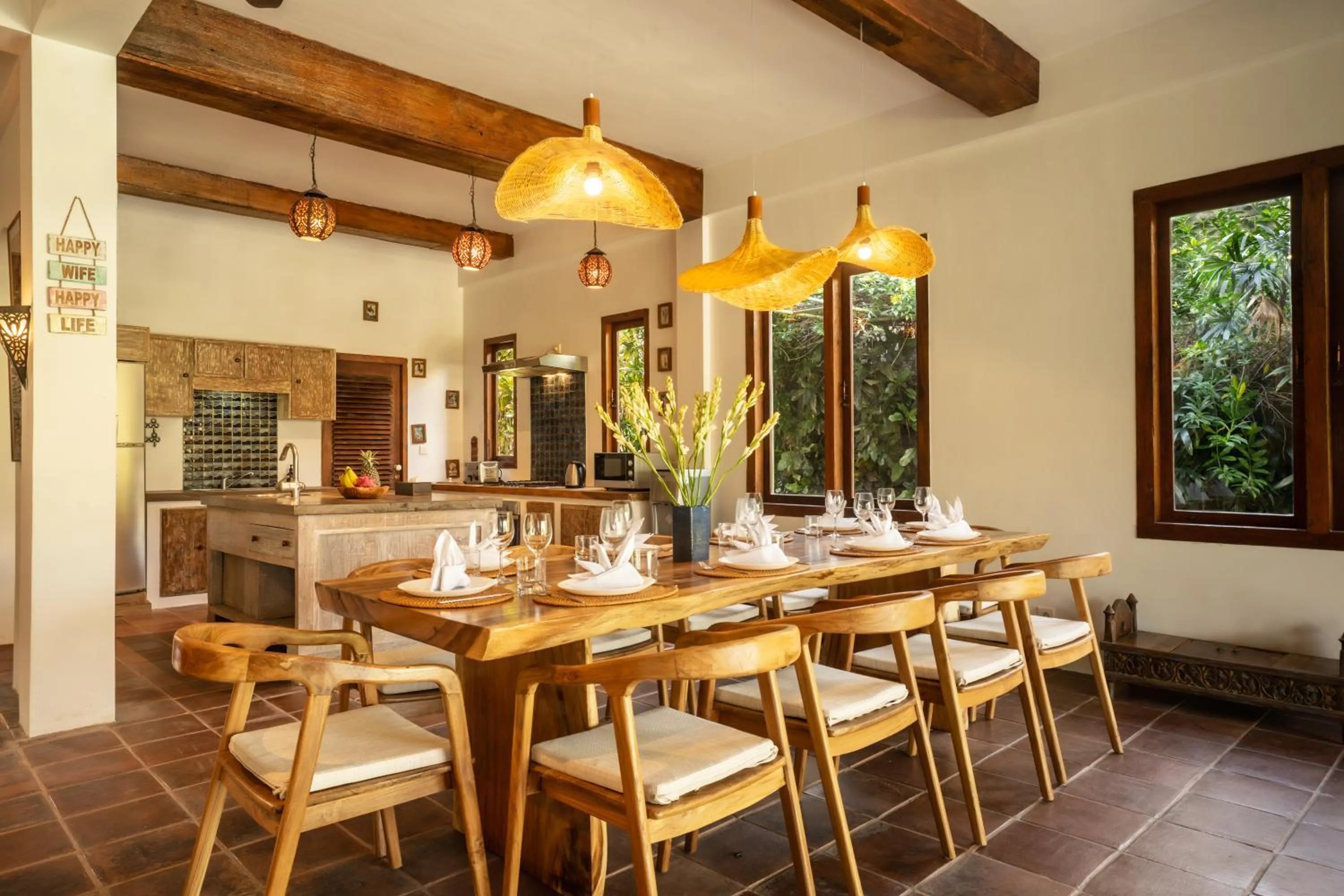 Dining area in Villa Tropical Svasti by Nakula