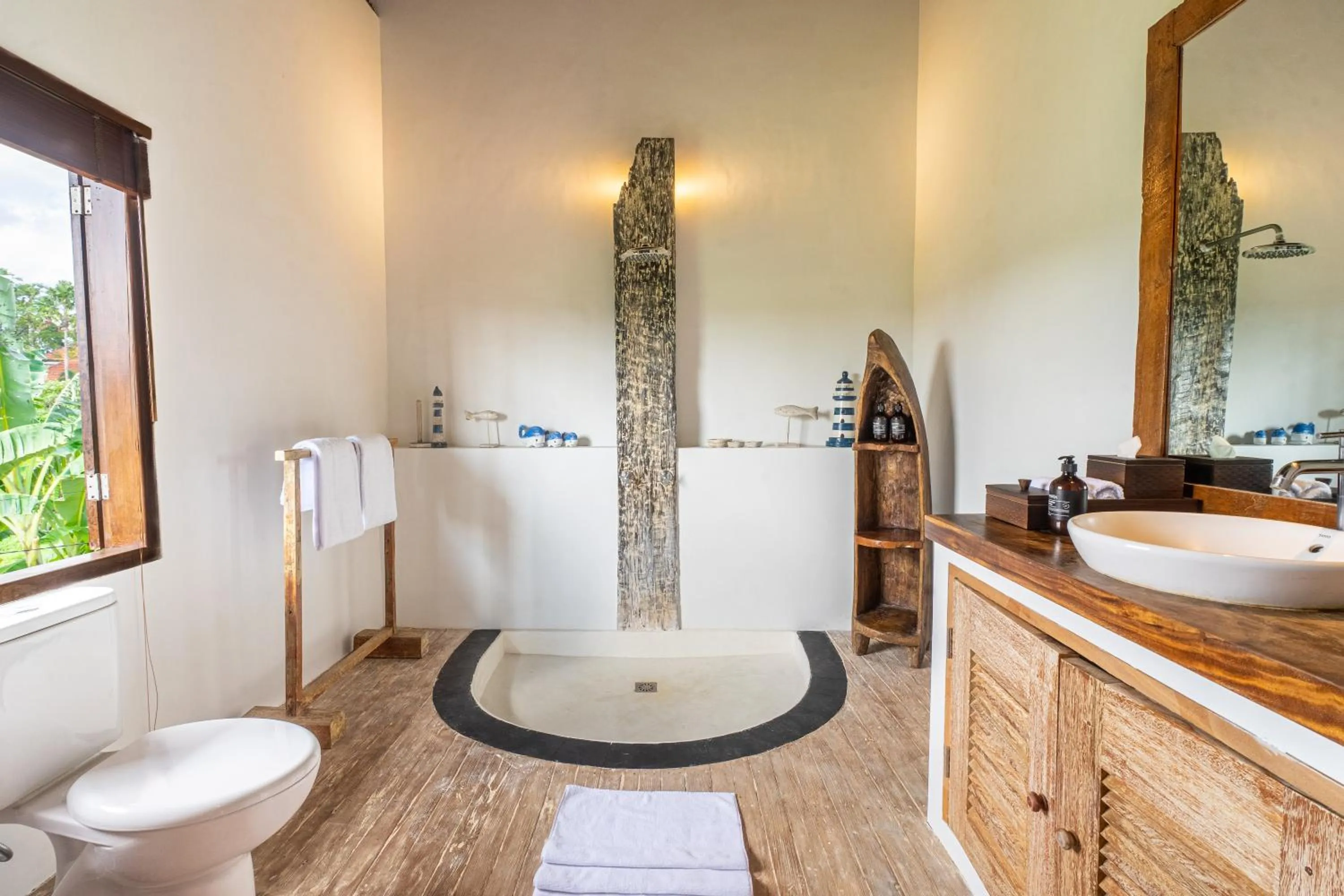 Bathroom in Villa Tropical Svasti by Nakula