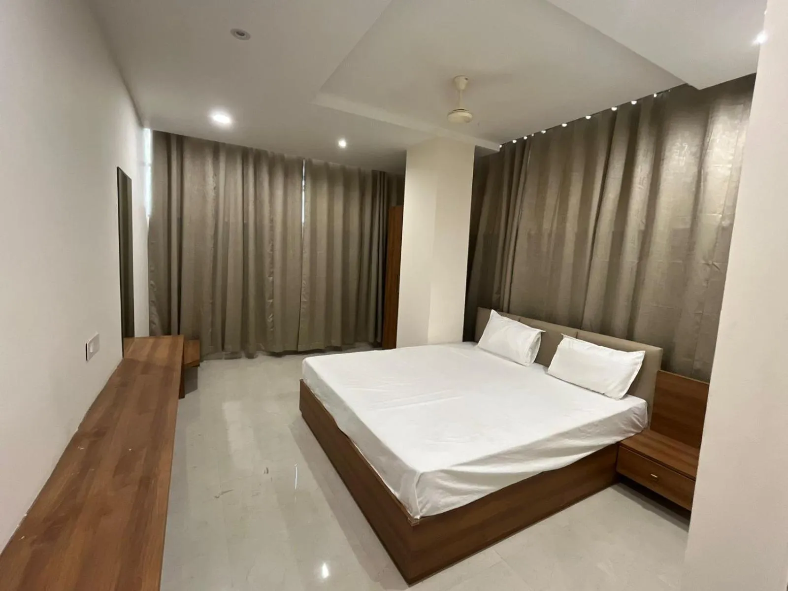 Bed in Hotel Tilak