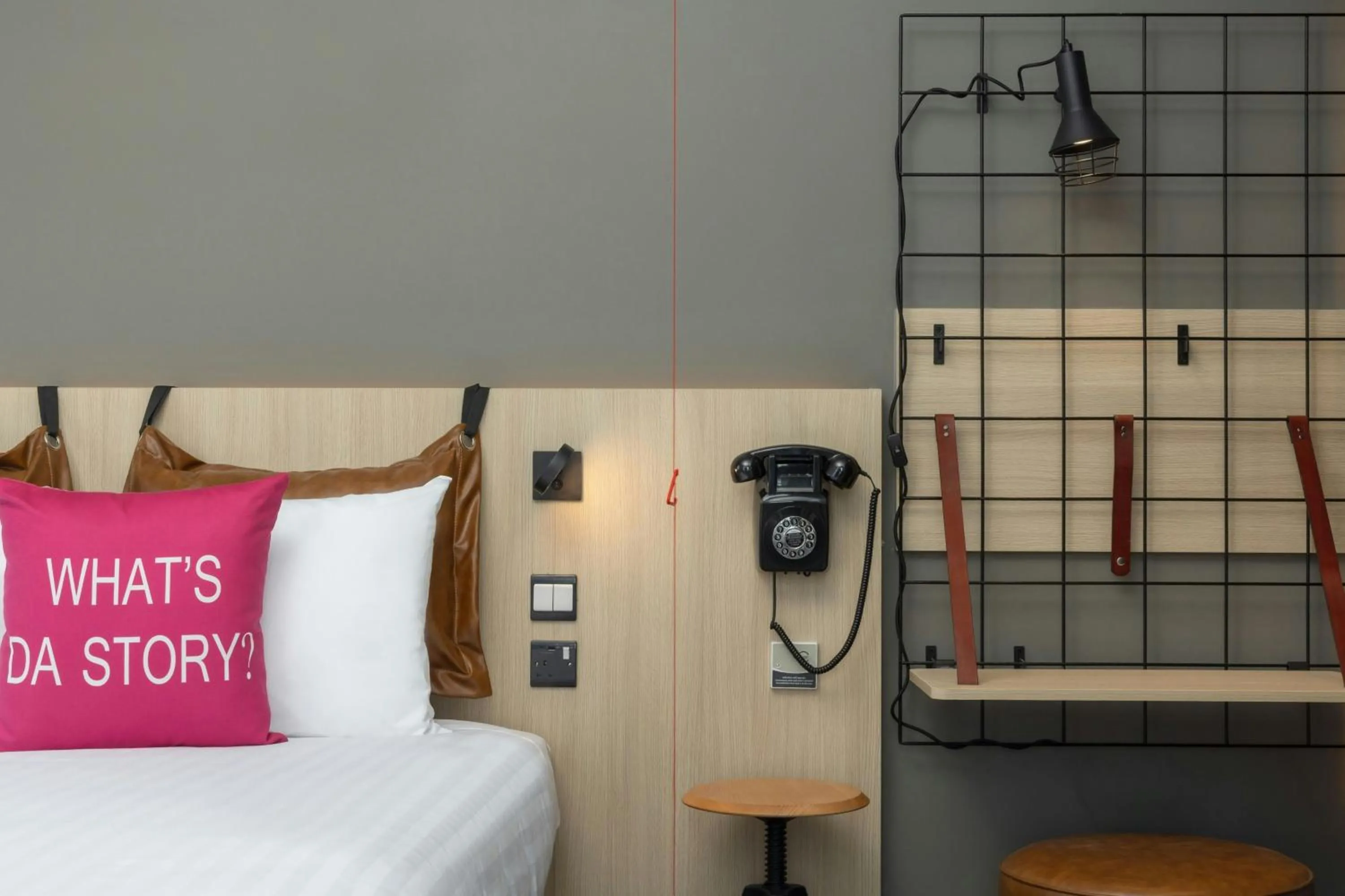 Photo of the whole room, Bed in Moxy Dublin Docklands