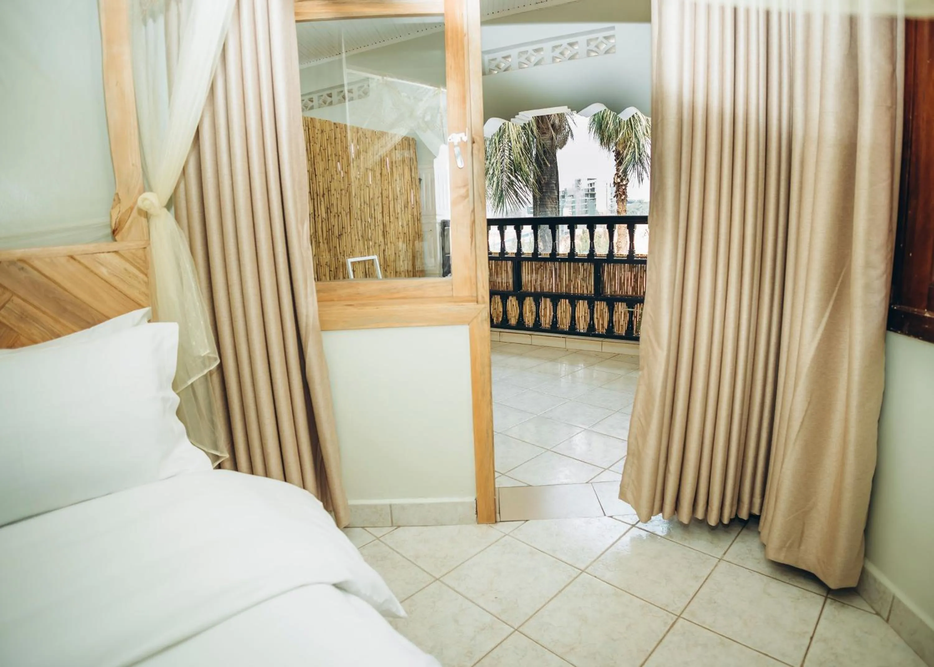 City view, Bed in Eagle View Golf