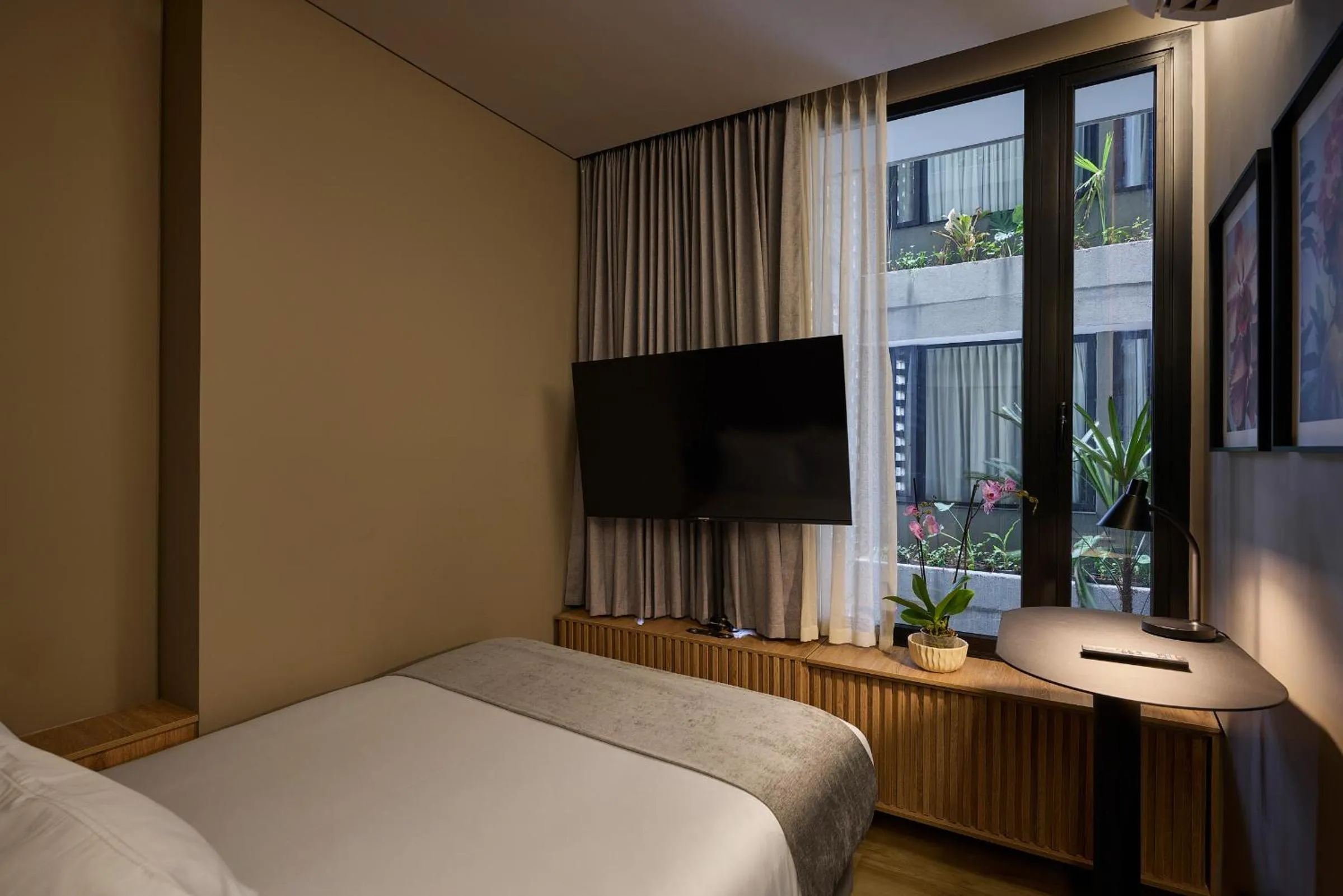 Bedroom, Bed in Calle Flora Hotel by Jalo