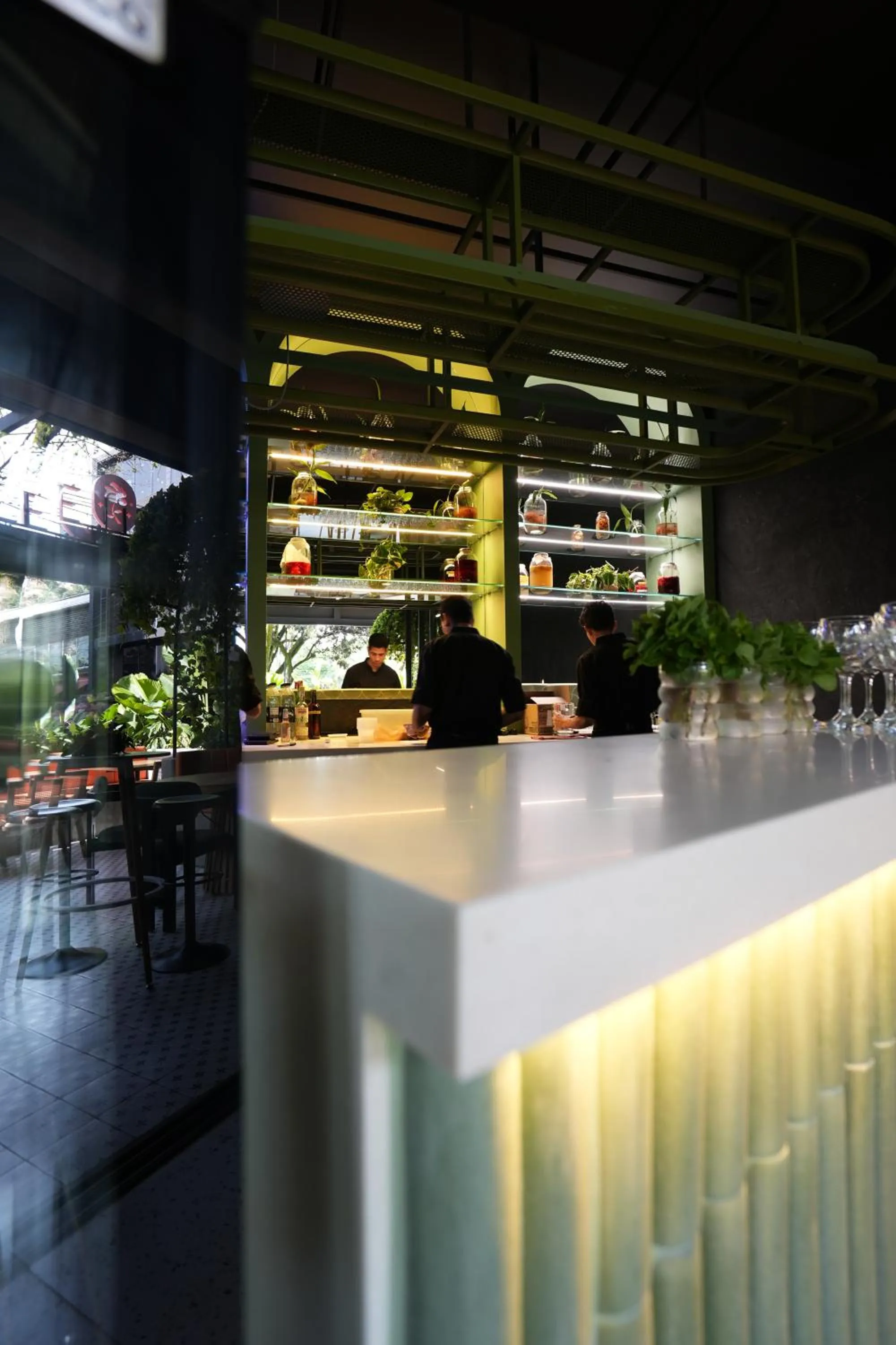 Restaurant/places to eat in Calle Flora Hotel by Jalo