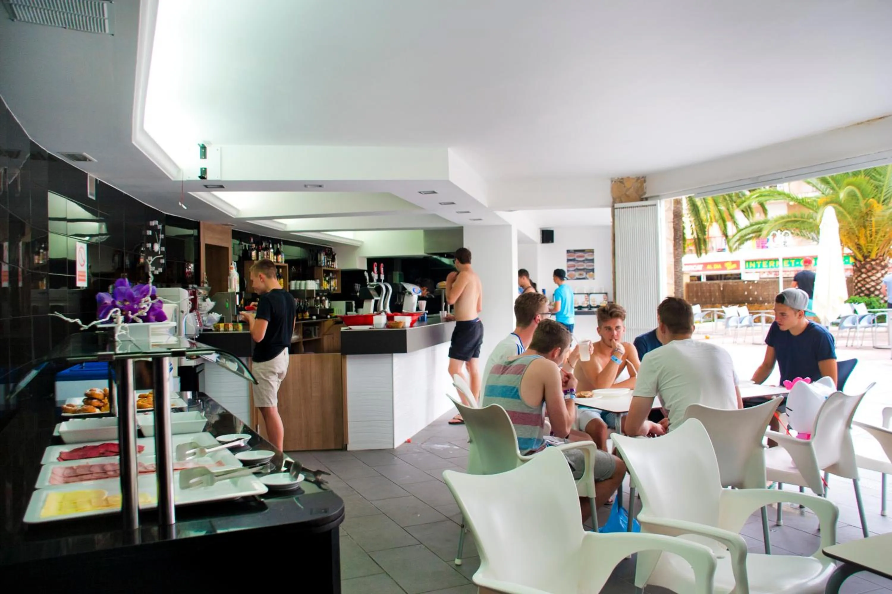 Restaurant/Places to Eat in Hotel Esplai