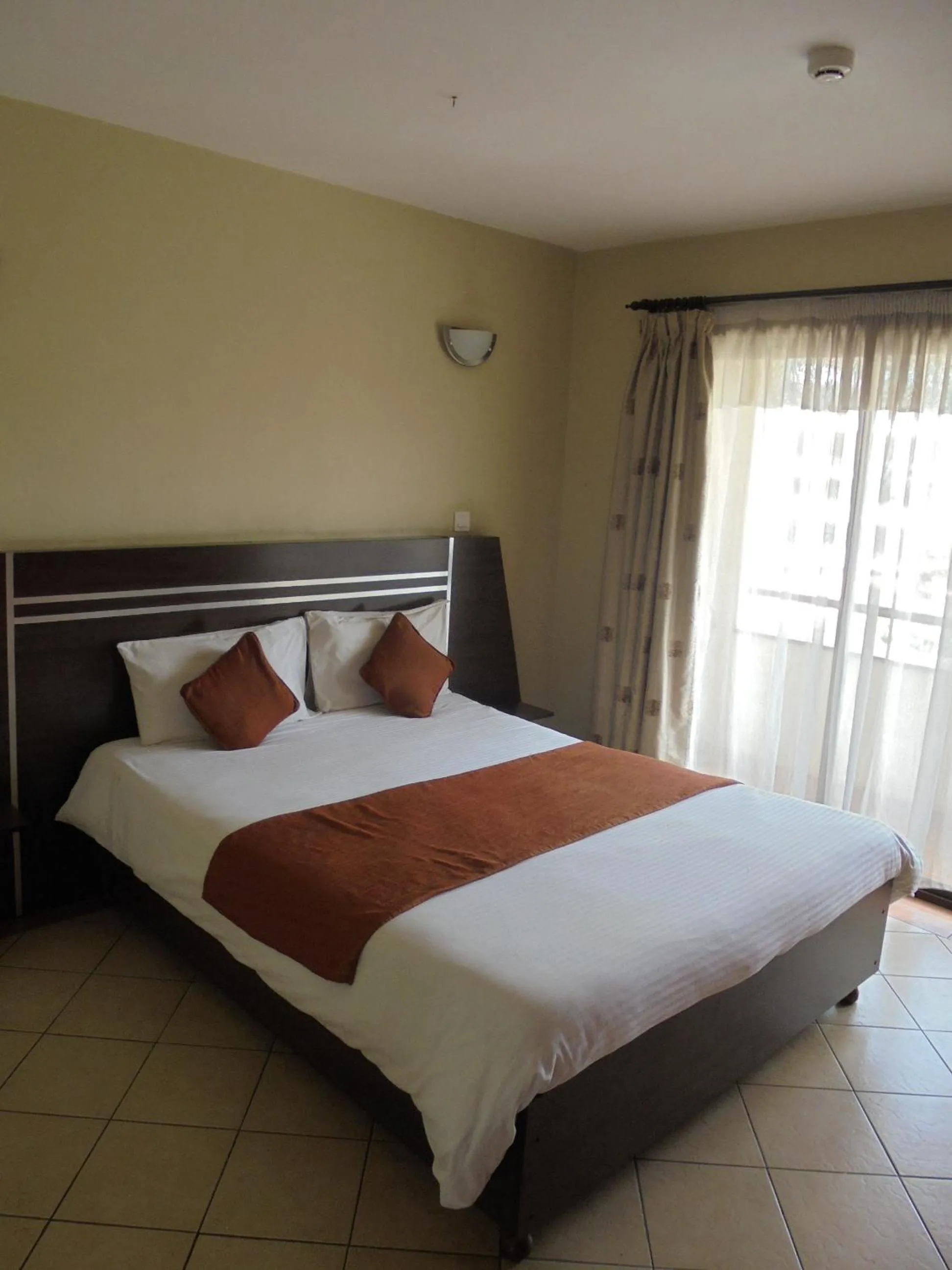 Photo of the whole room, Bed in Nairobi Transit Hotel