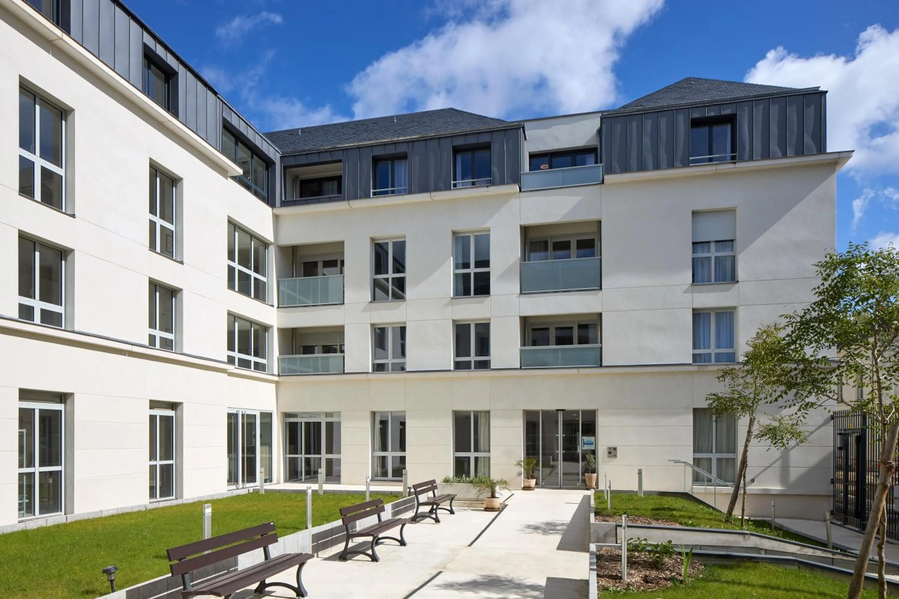 Property building in Quality Aparthotel Saumur