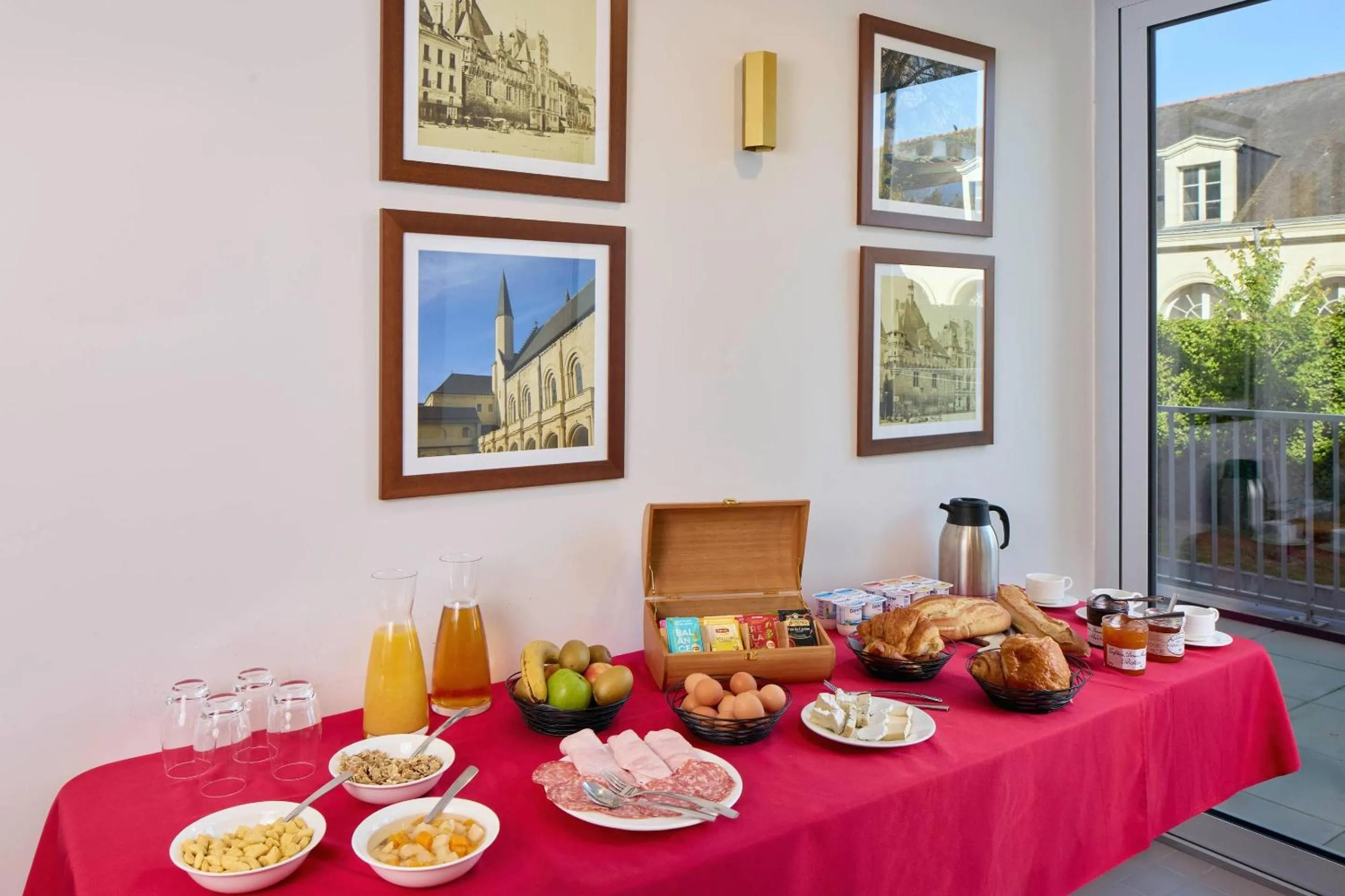 Breakfast in Quality Aparthotel Saumur