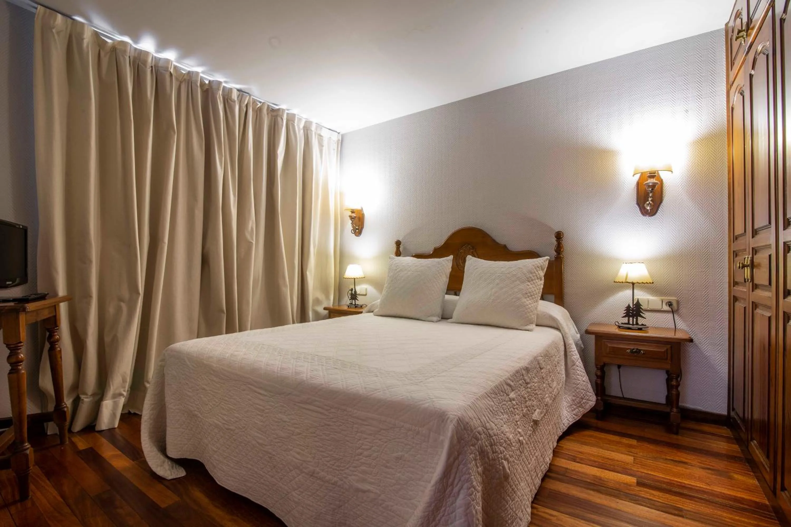 Bedroom, Bed in Hotel Fonfreda