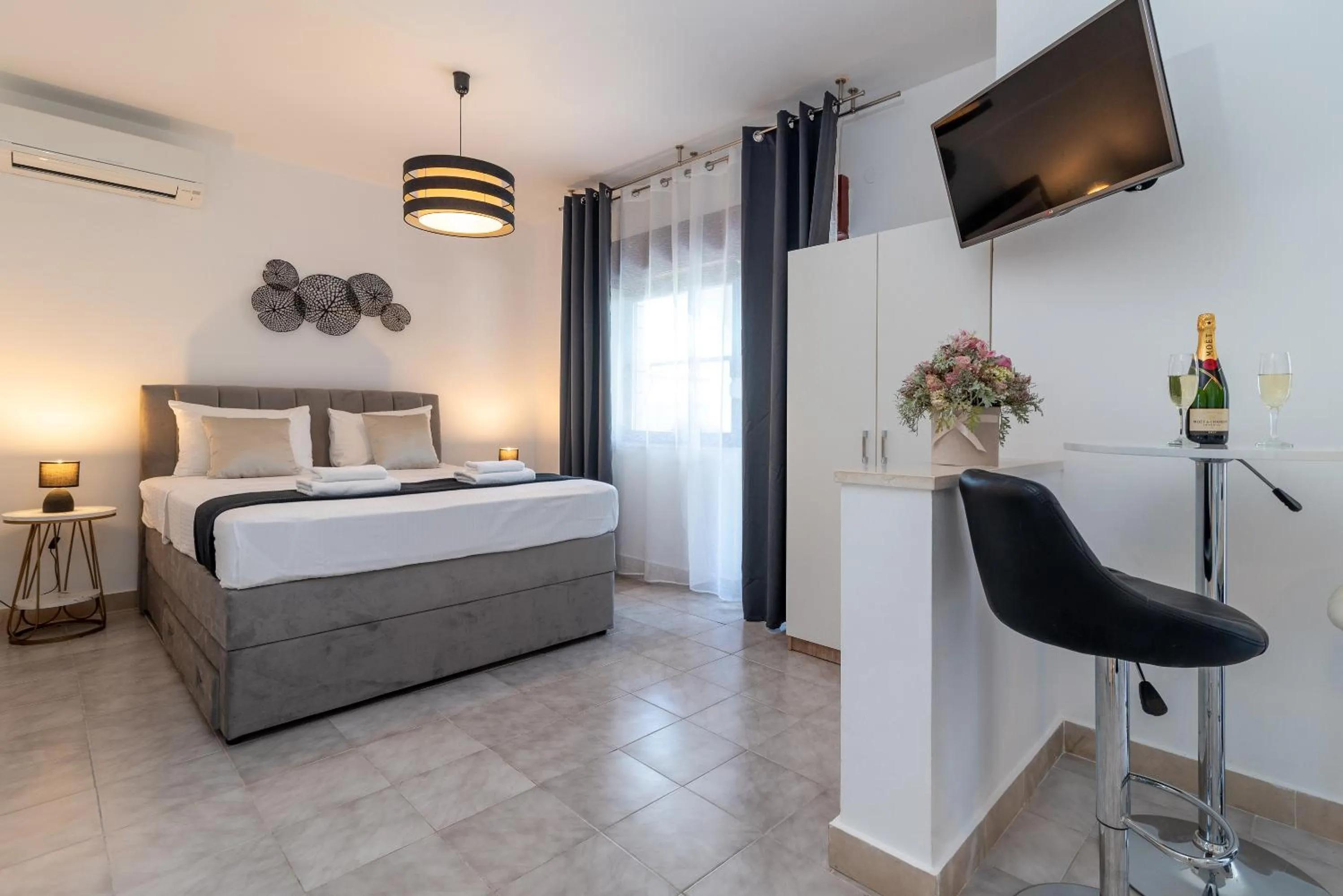 Studio with Terrace in Apartments Bozan