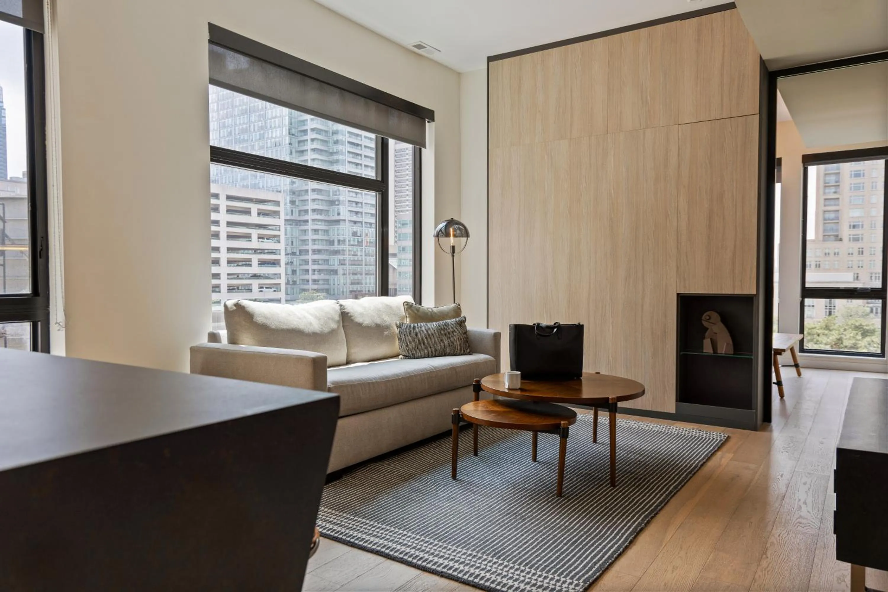 Living room in Sosuite at The Onyx - Museum District