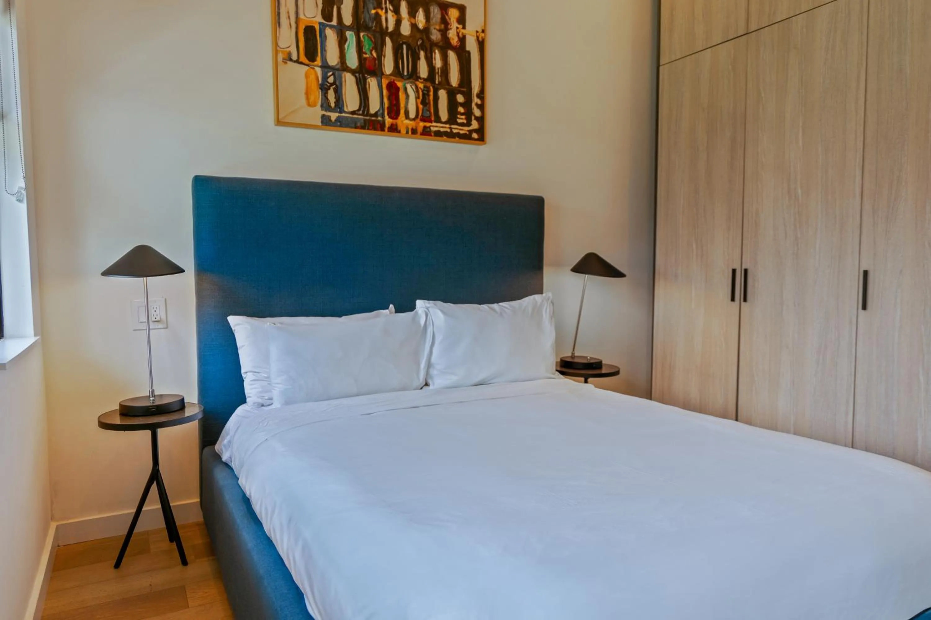 Bedroom, Bed in Sosuite at The Onyx - Museum District