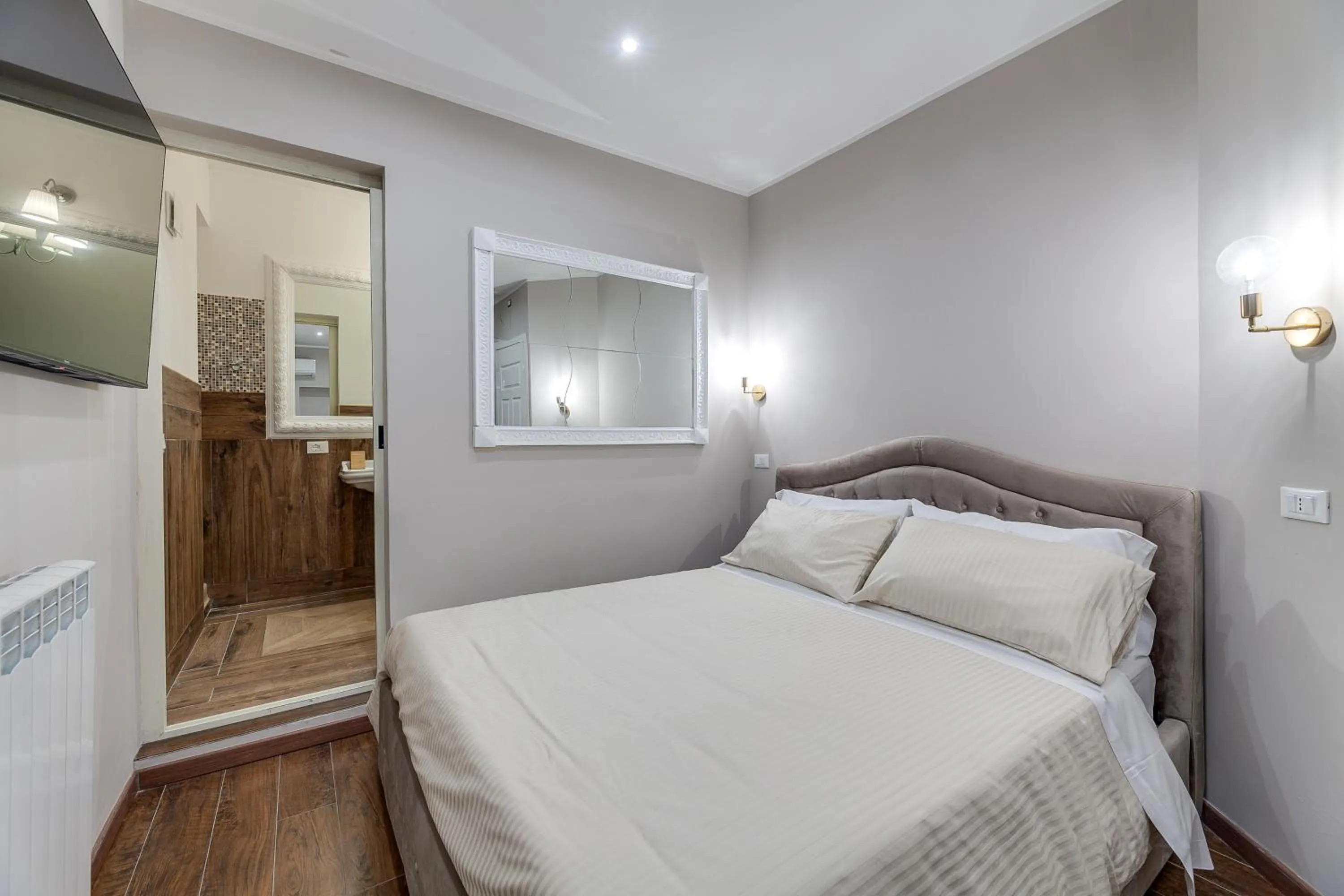 Bedroom, Bed in Vogue Suites Rome