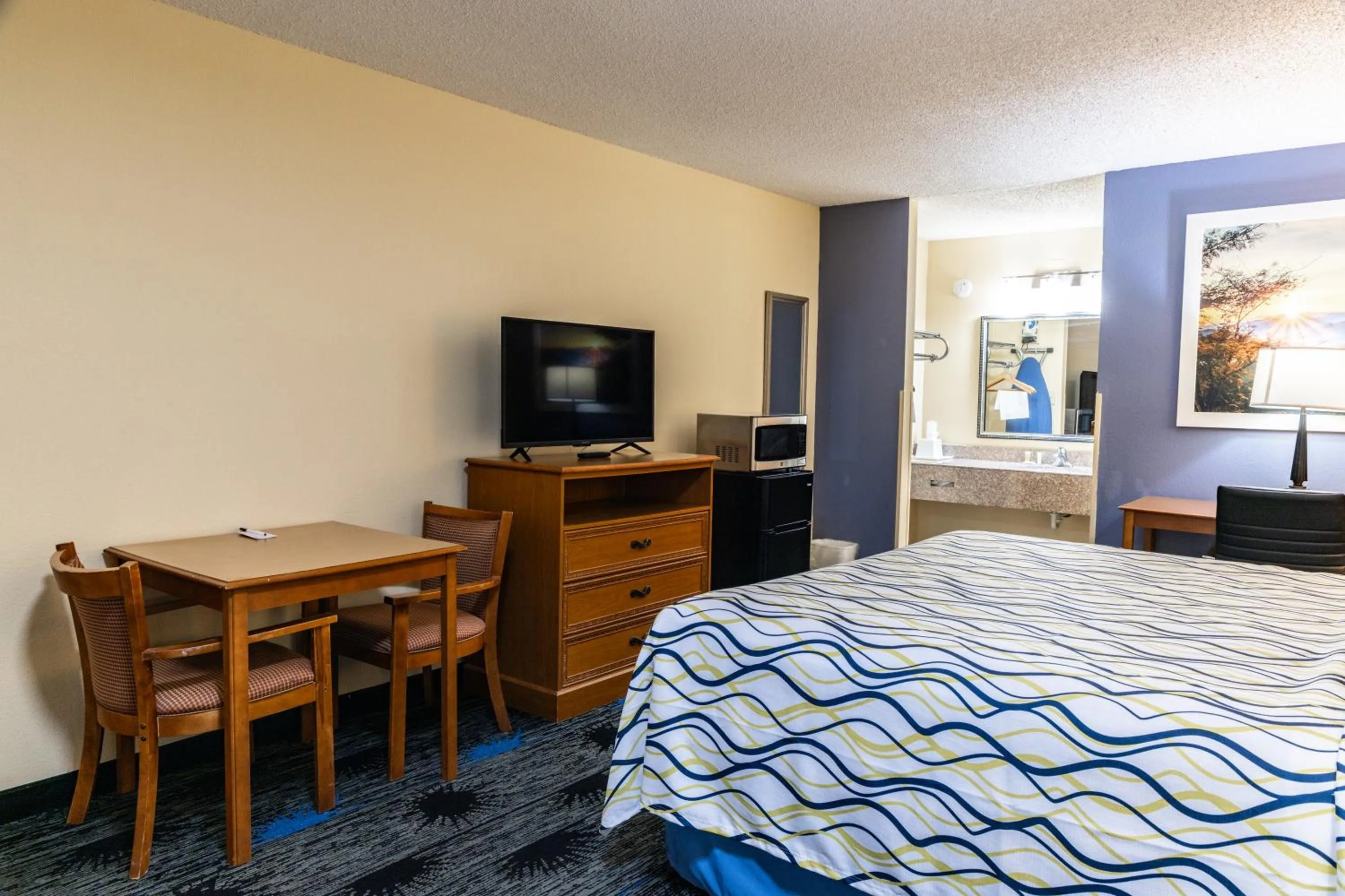 Bed in Boerne Inn and Suites