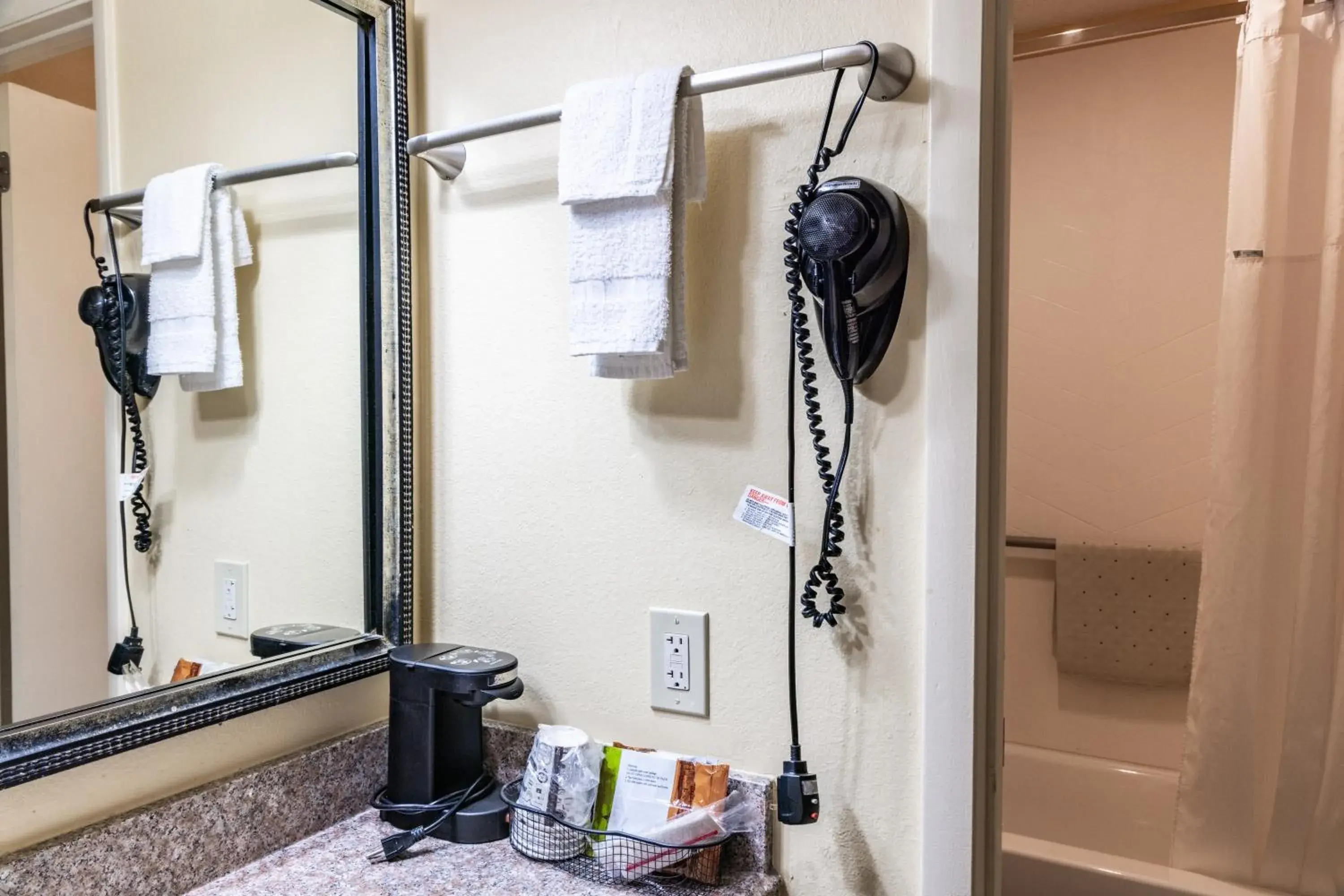 Double Room in Boerne Inn and Suites Double Room in Boerne Inn and Suites