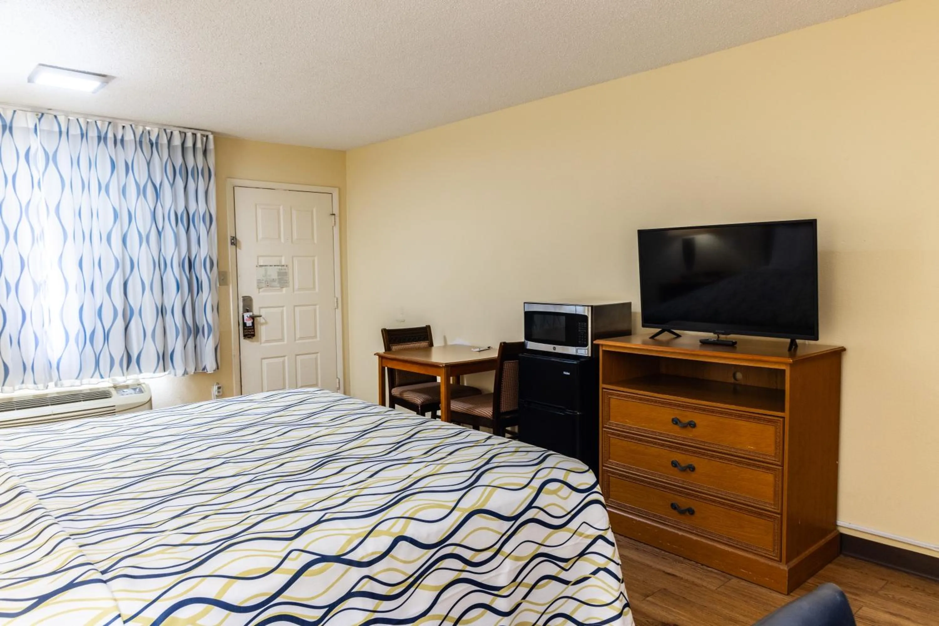 Bed in Boerne Inn and Suites