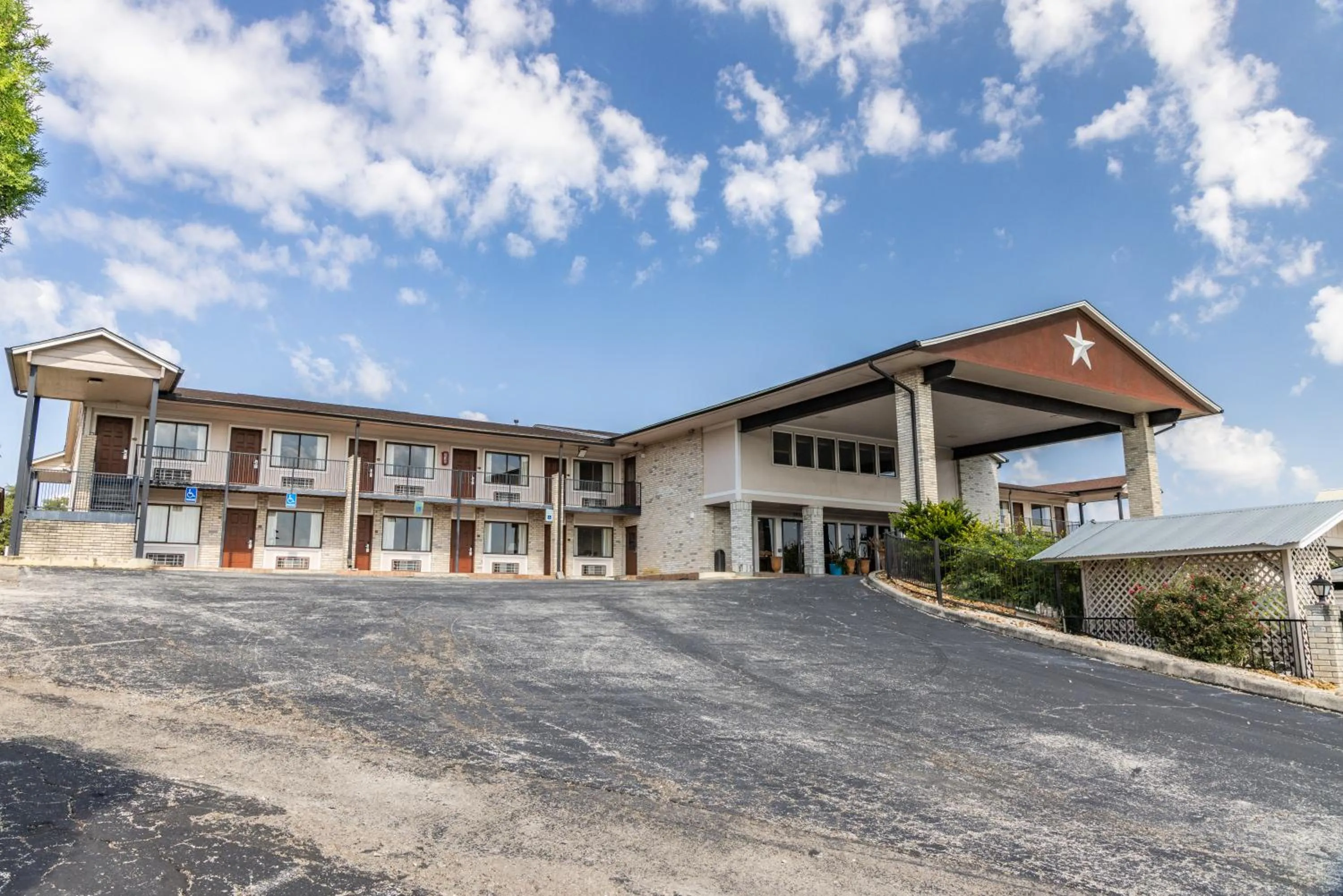 Property building in Boerne Inn and Suites