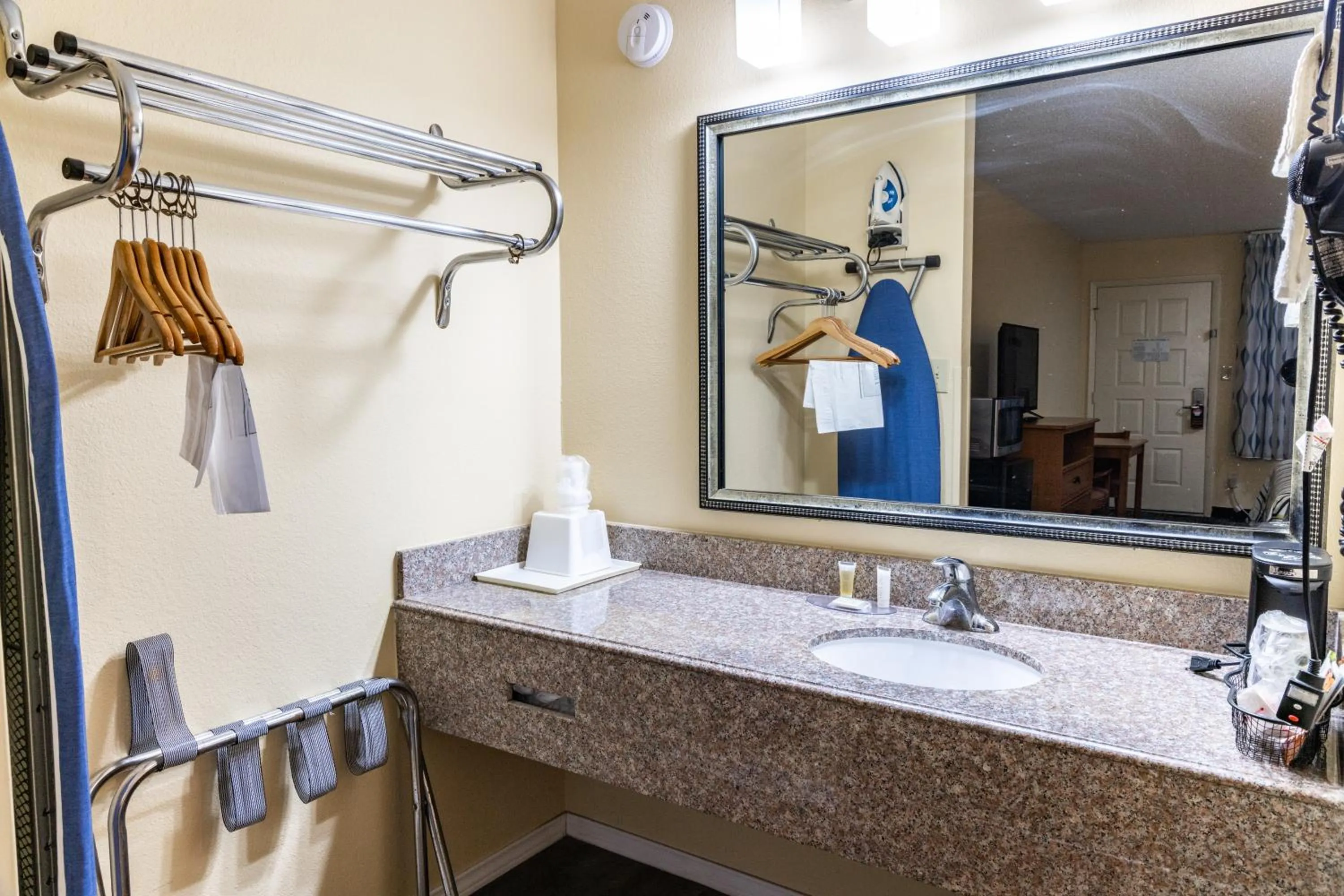 Bathroom in Boerne Inn and Suites