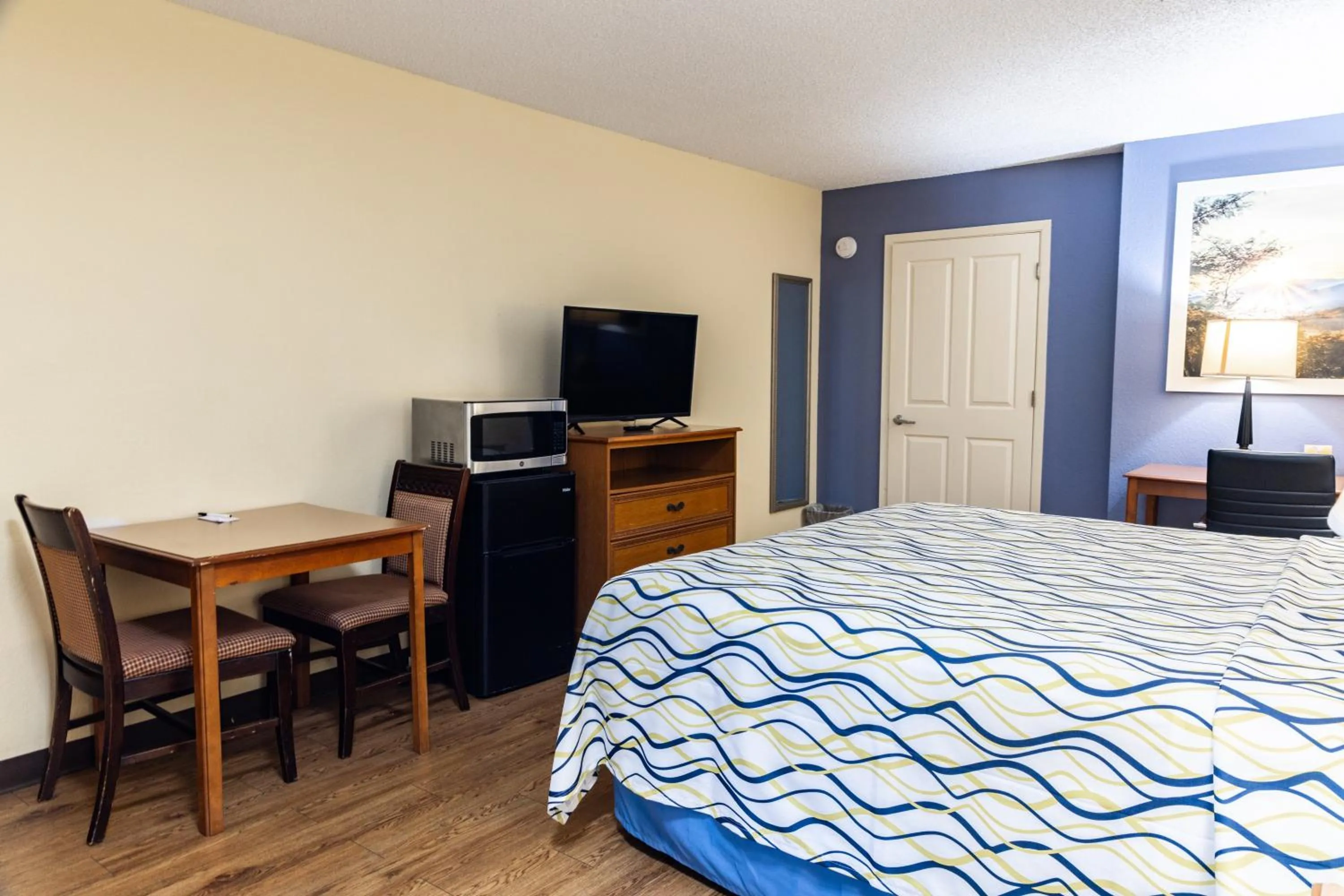 Bed in Boerne Inn and Suites