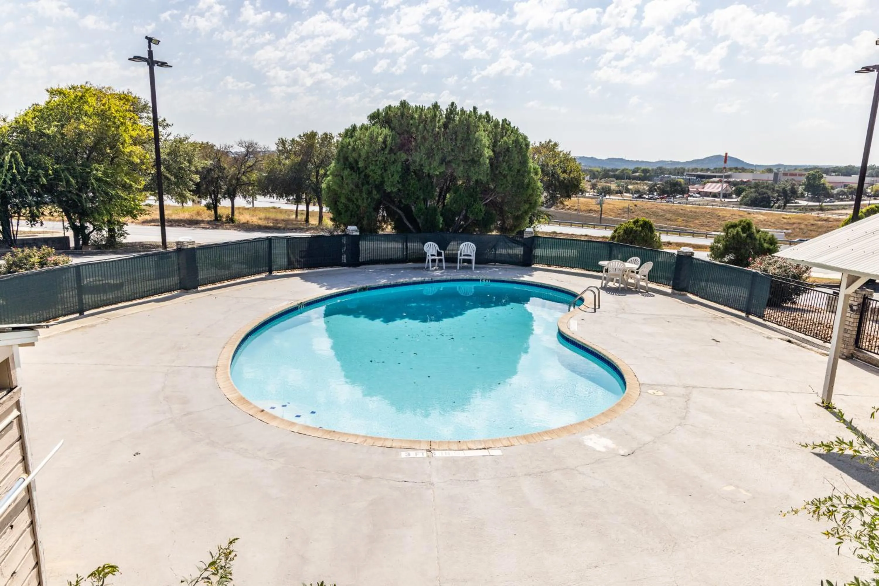 Swimming pool in Boerne Inn and Suites
