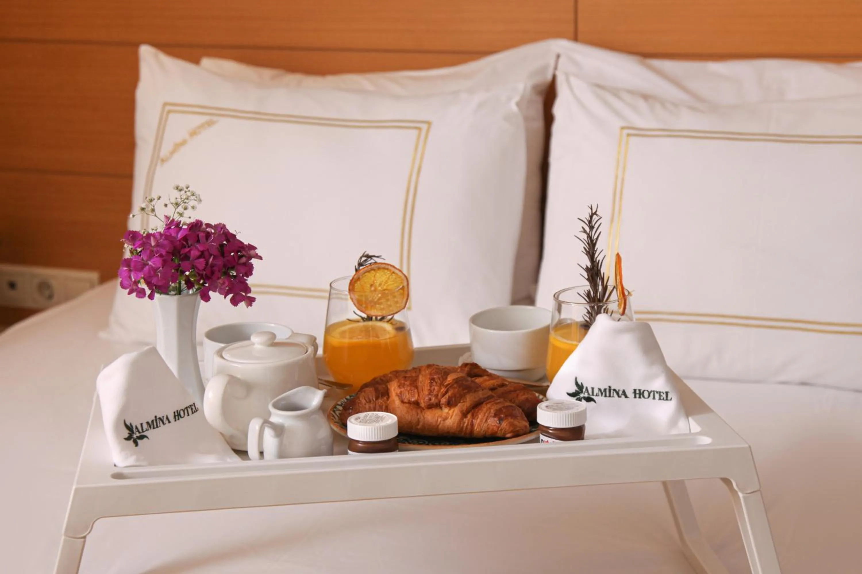 Food and drinks in Almina Guest House