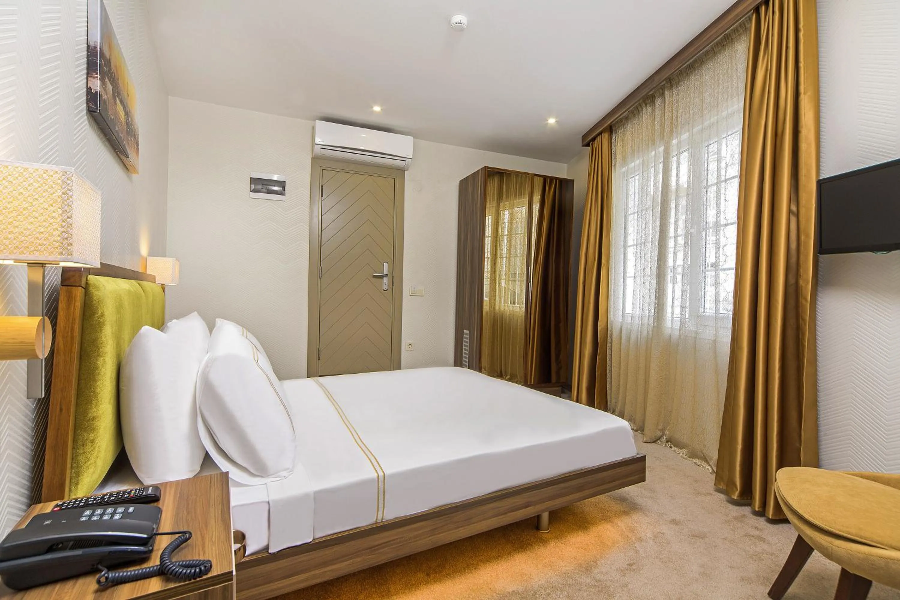 Photo of the whole room in Almina Guest House