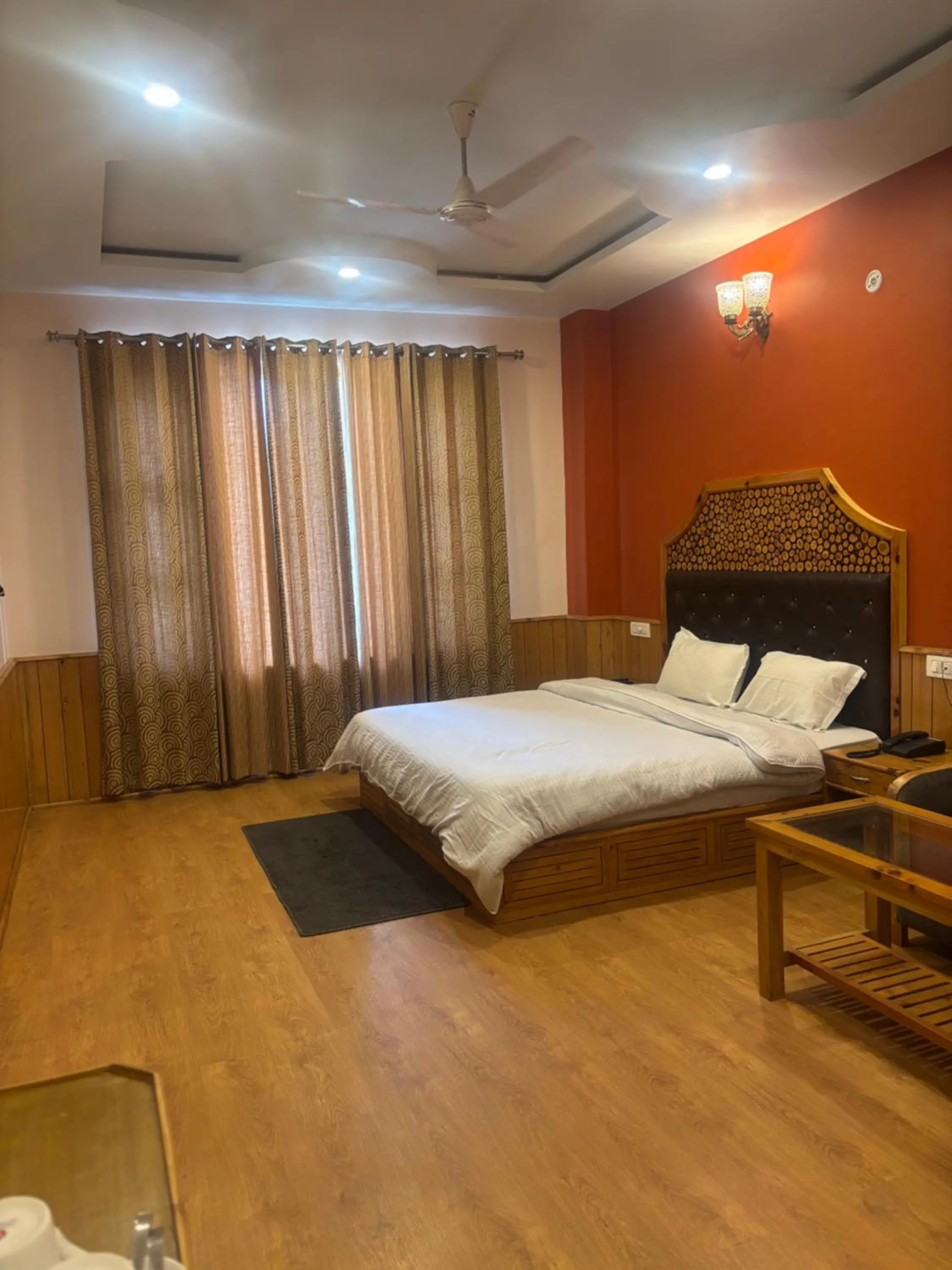 Bedroom, Bed in Luxe Signature