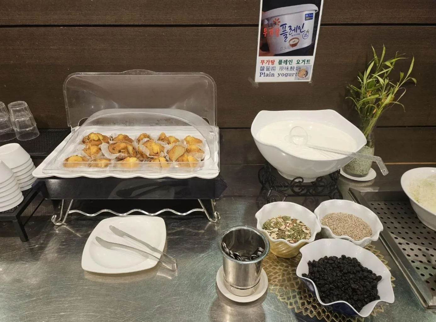 Restaurant/places to eat in With Stay Jeju Hotel