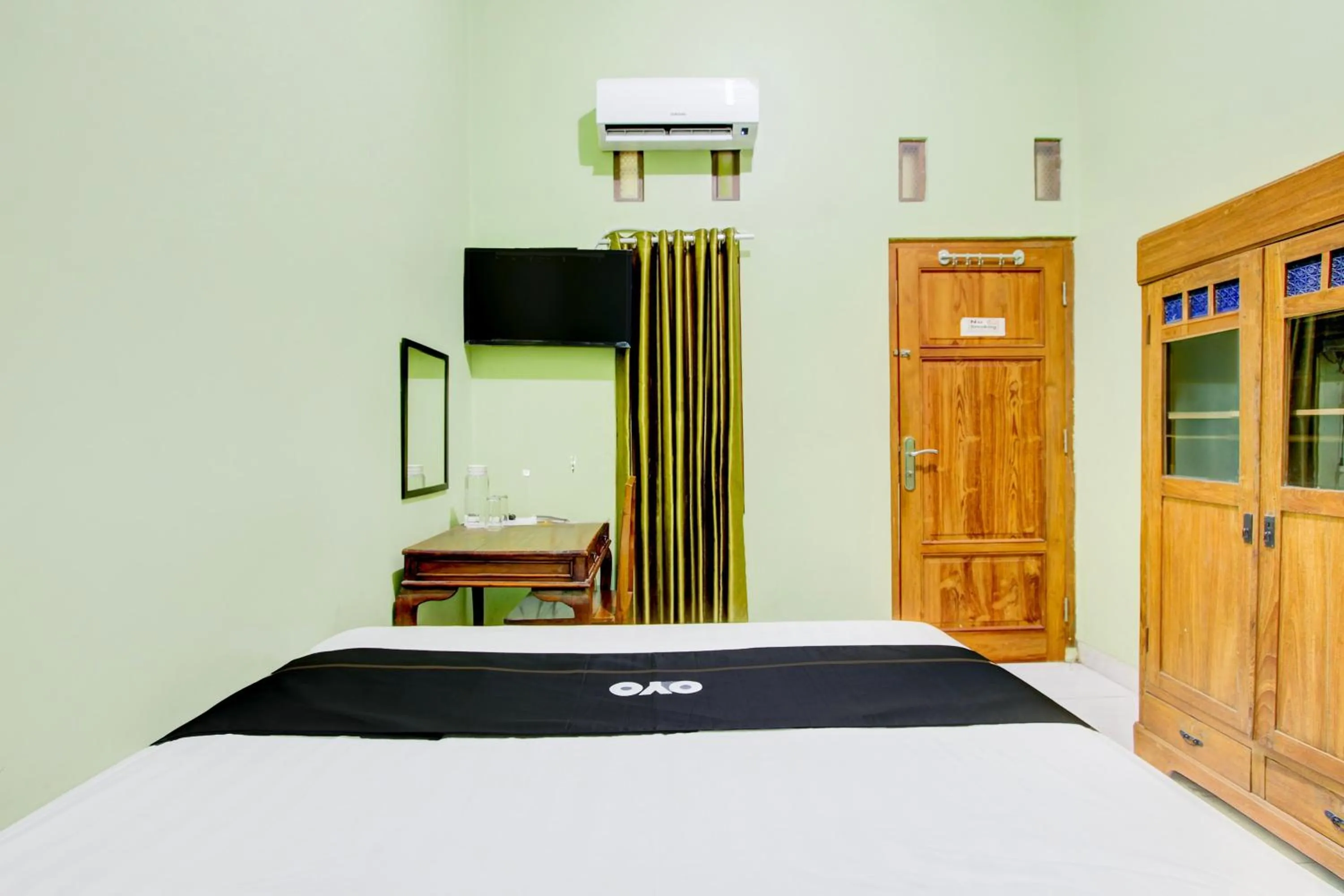 Bedroom, Bed in Hotel O Yogyakarta near Taman Sari formerly Widitya Inn