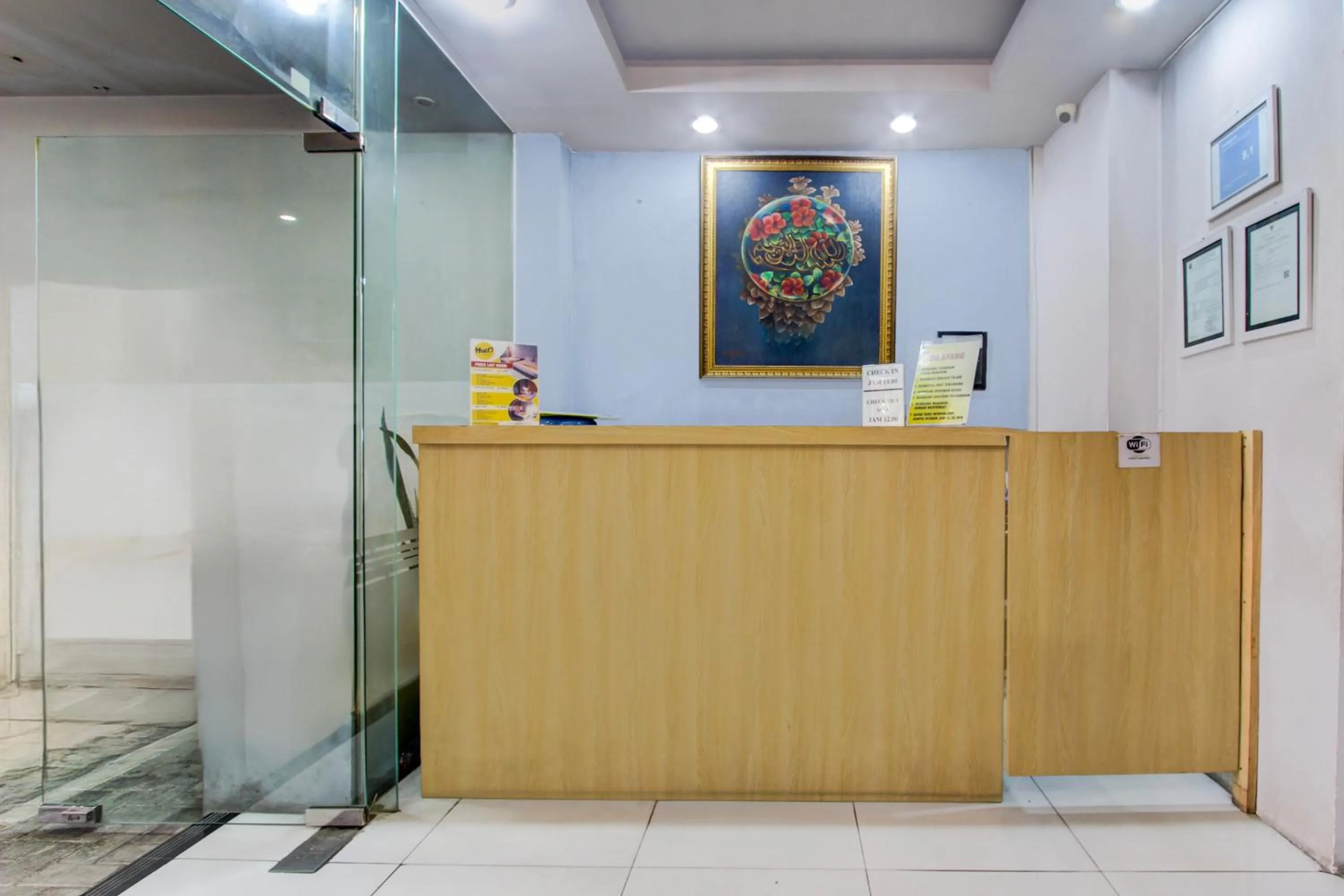 Lobby or reception in Hotel O Tegal near near Pacific Mall Tegal formerly Hugo Suites Family