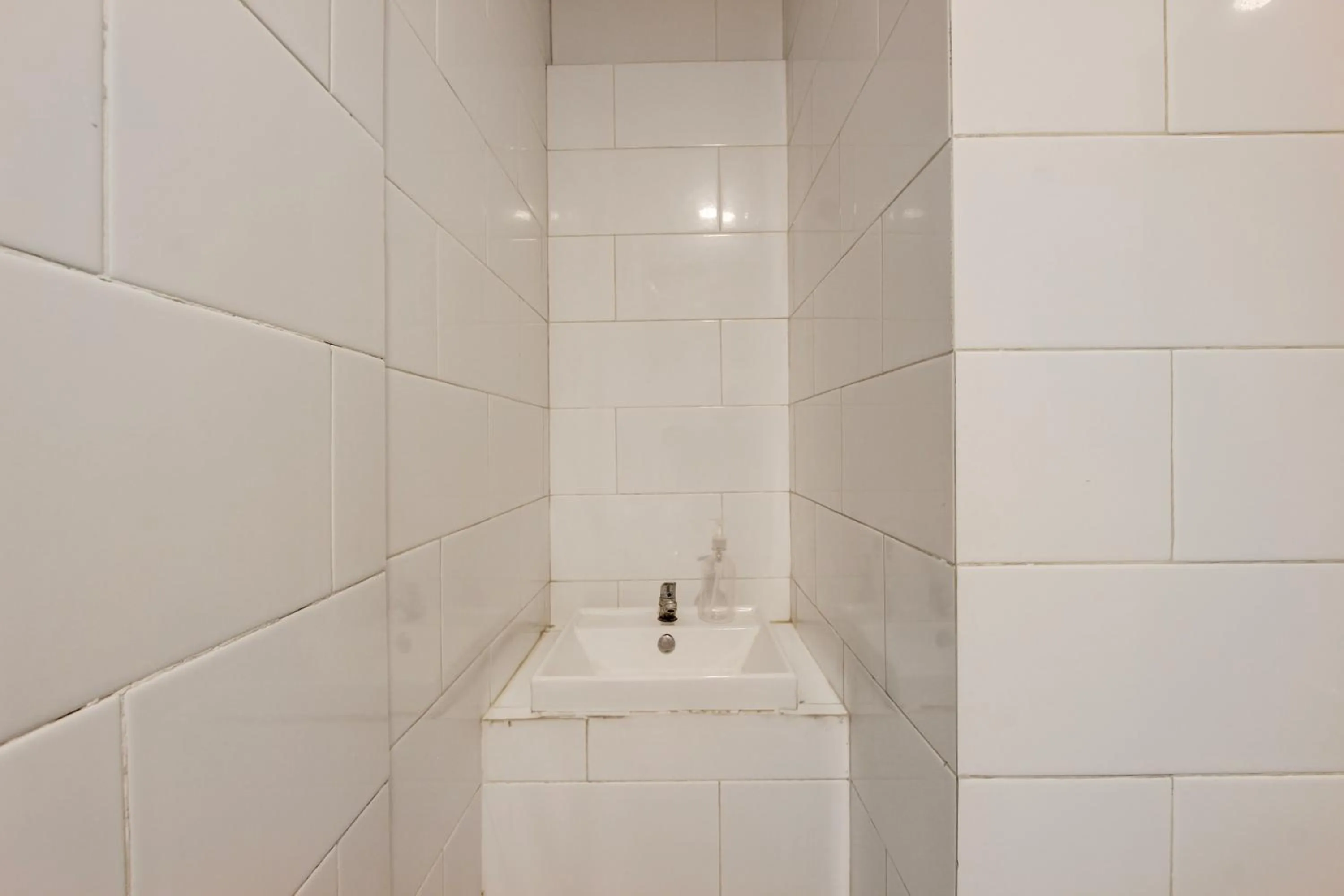 Bathroom in Hotel O Tegal near near Pacific Mall Tegal formerly Hugo Suites Family