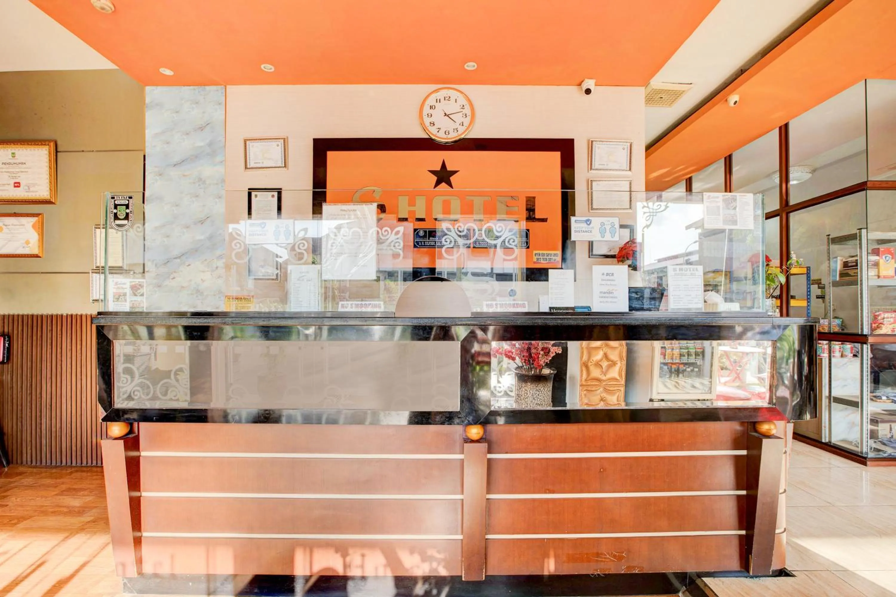 Lobby or reception in Collection O Batam near DC Mall formerly S Hotel