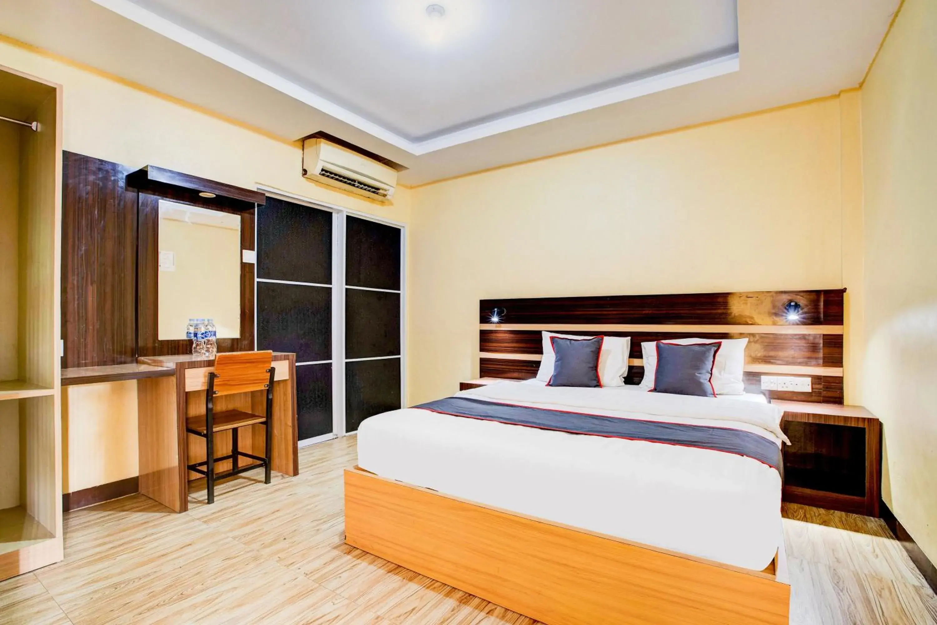 Deluxe Double Room in Collection O Batam near DC Mall formerly S Hotel Deluxe Double Room in Collection O Batam near DC Mall formerly S Hotel