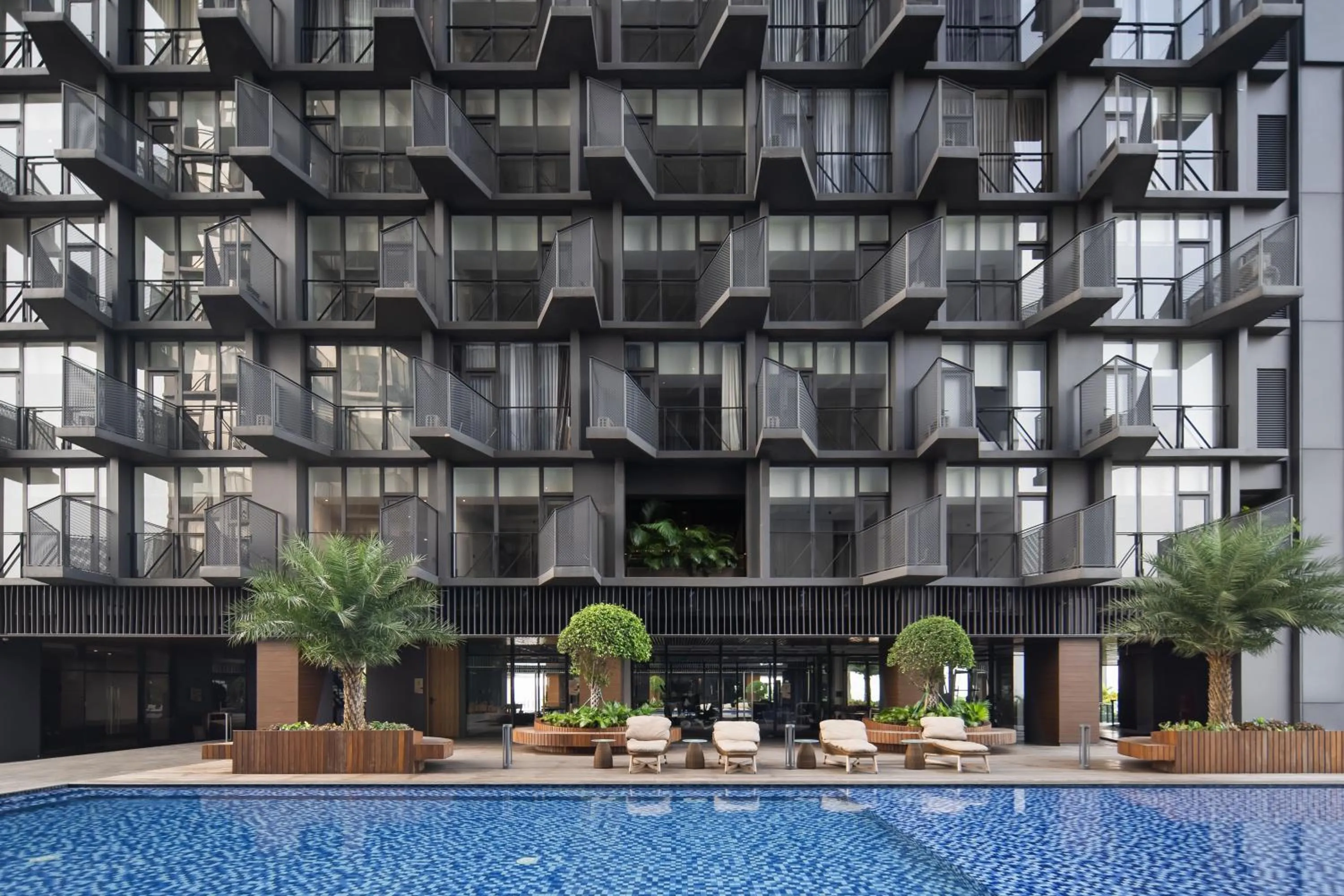 Swimming pool in Cove Carstensz BSD