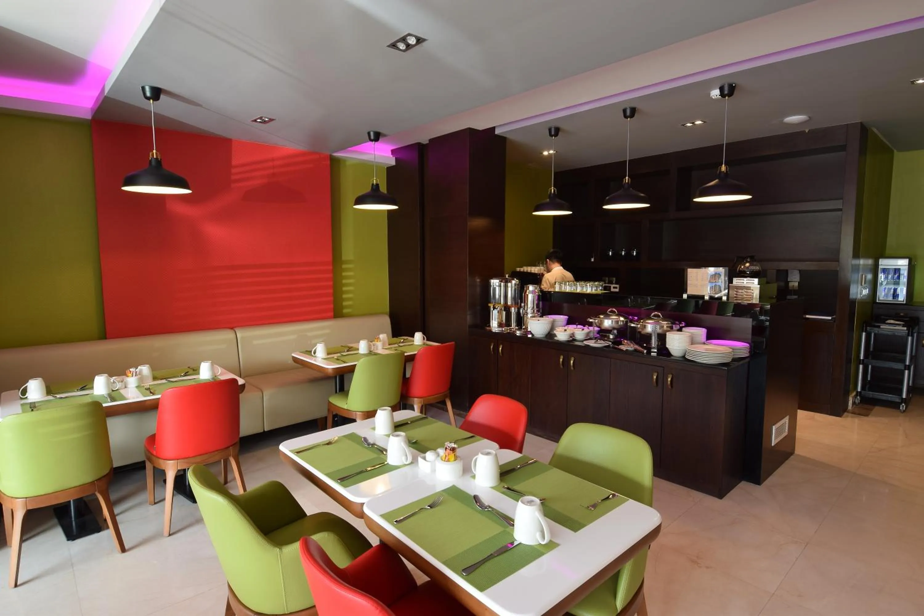 Restaurant/places to eat in Hayat Al Zahraa Serviced Apartments