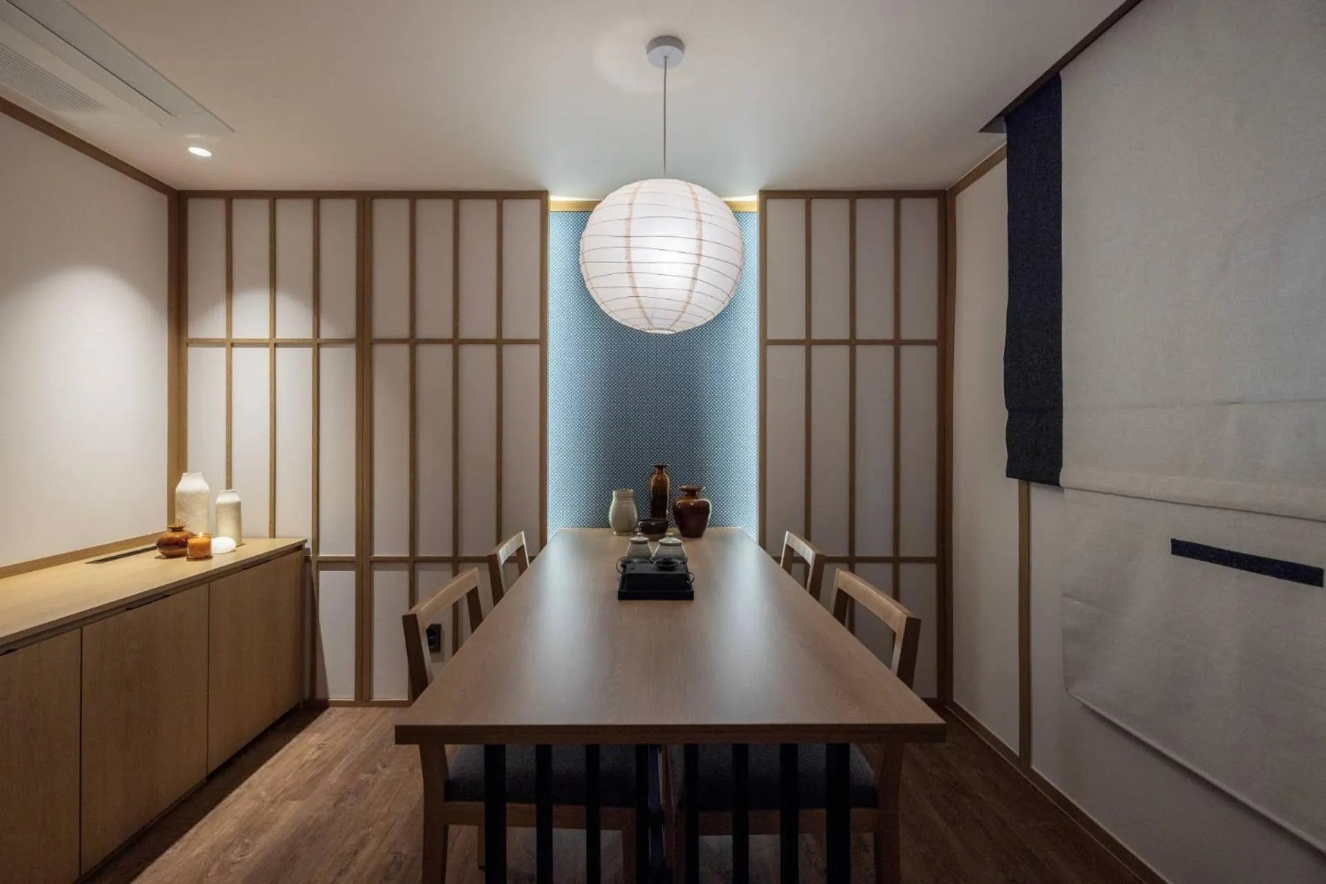 Dining area in Anook Ryokan Hotel Ansan station
