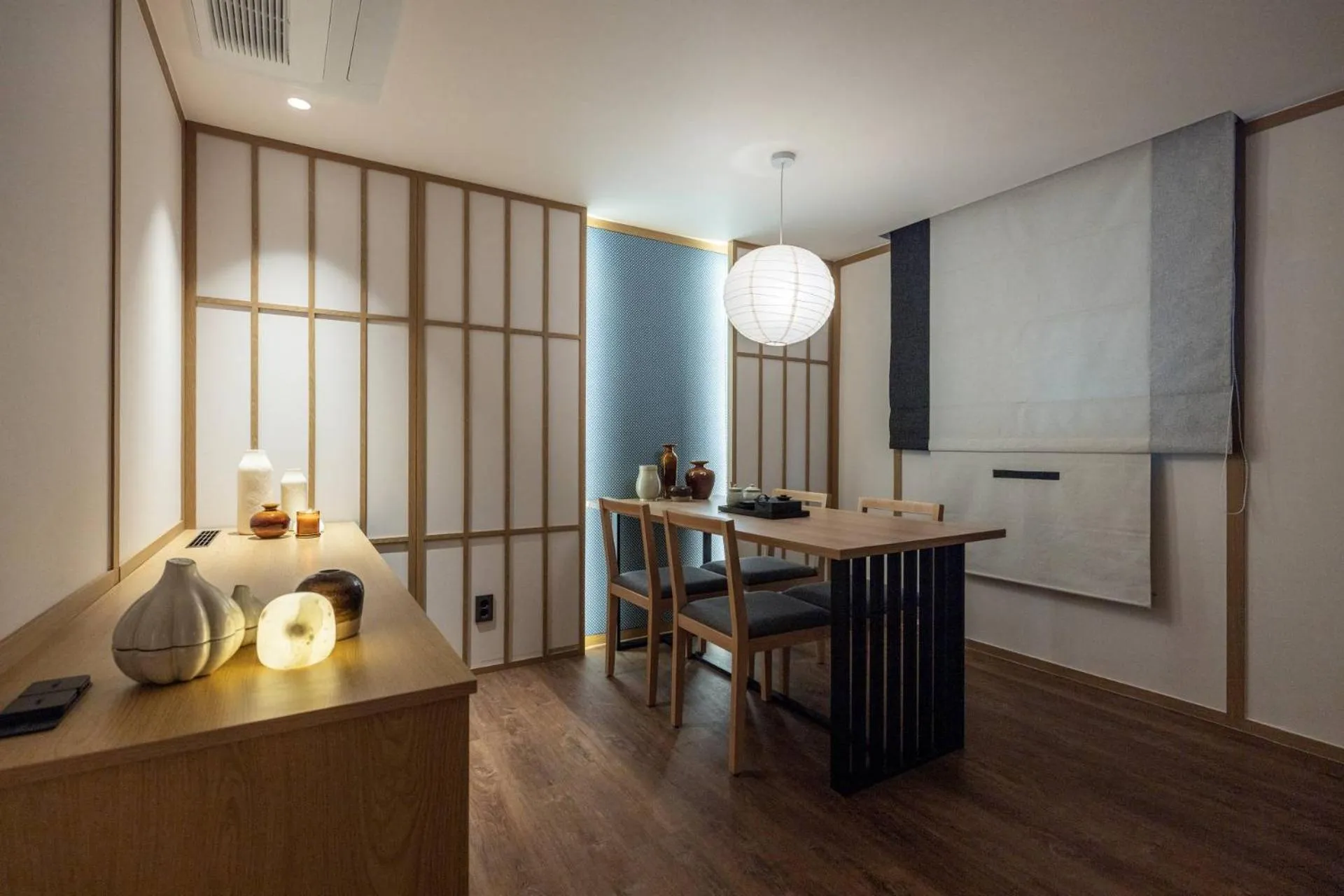 Dining area in Anook Ryokan Hotel Ansan station