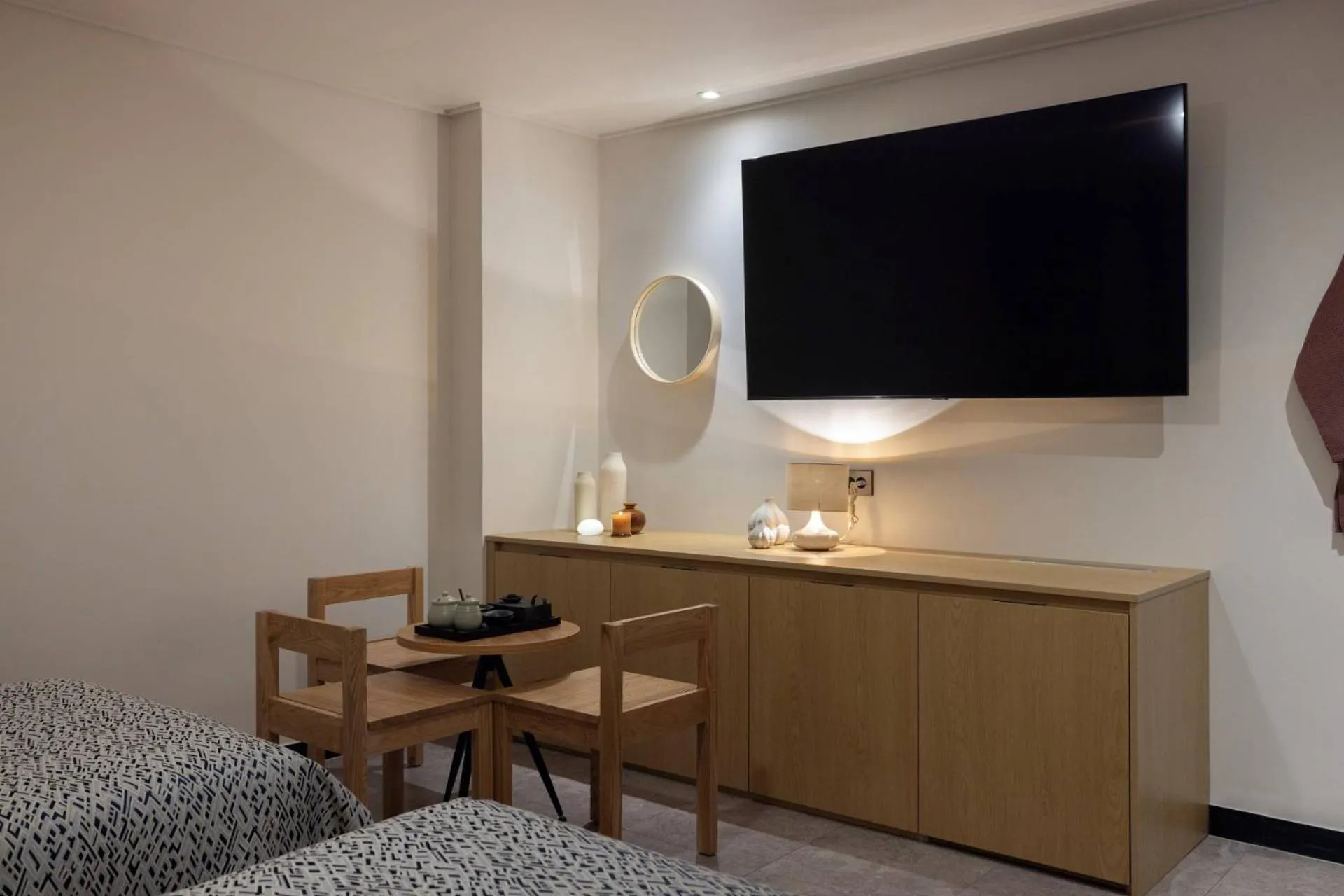 TV and multimedia in Anook Ryokan Hotel Ansan station