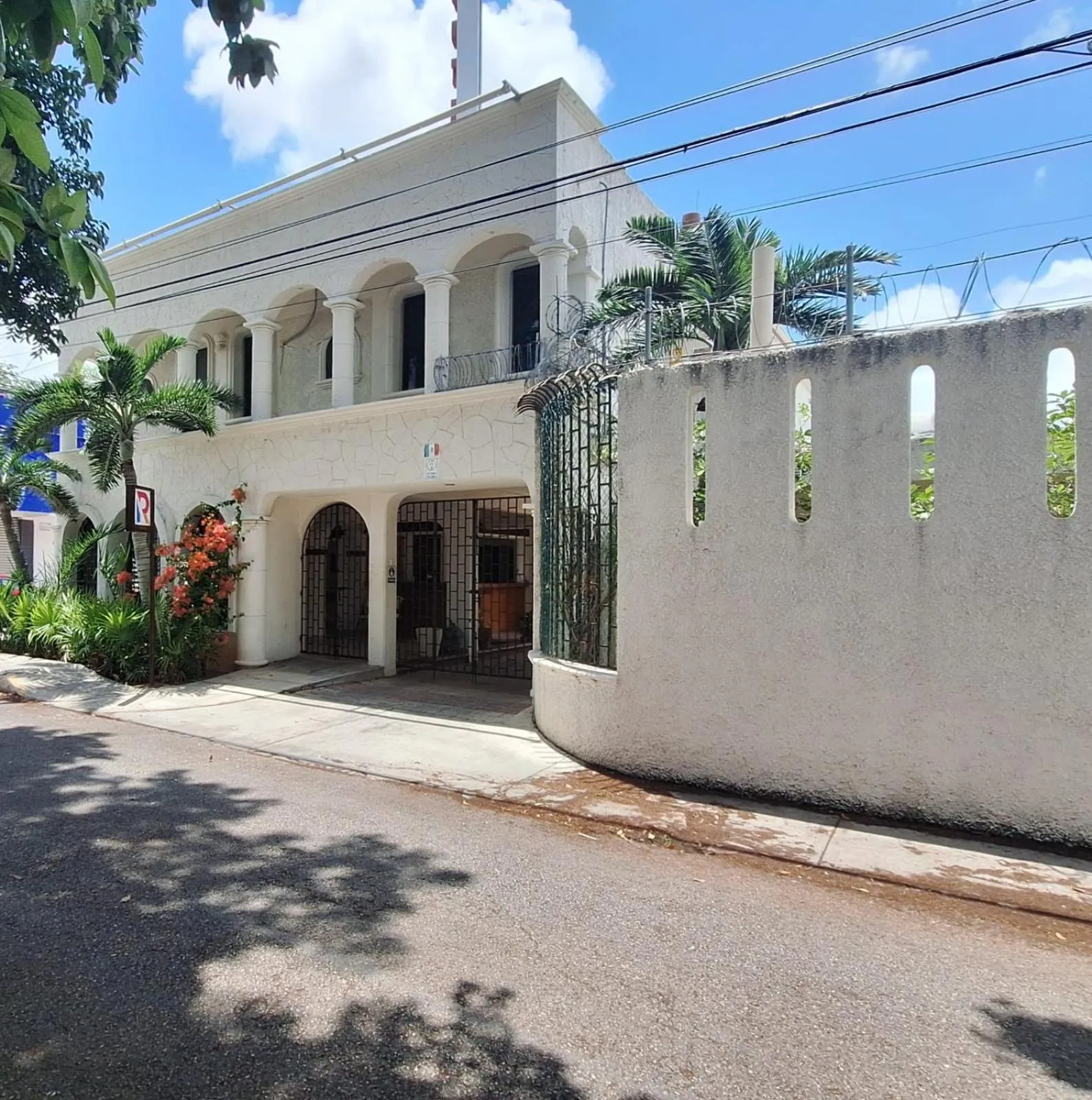 Property building in Capital O Hotel Rolovi Cancún