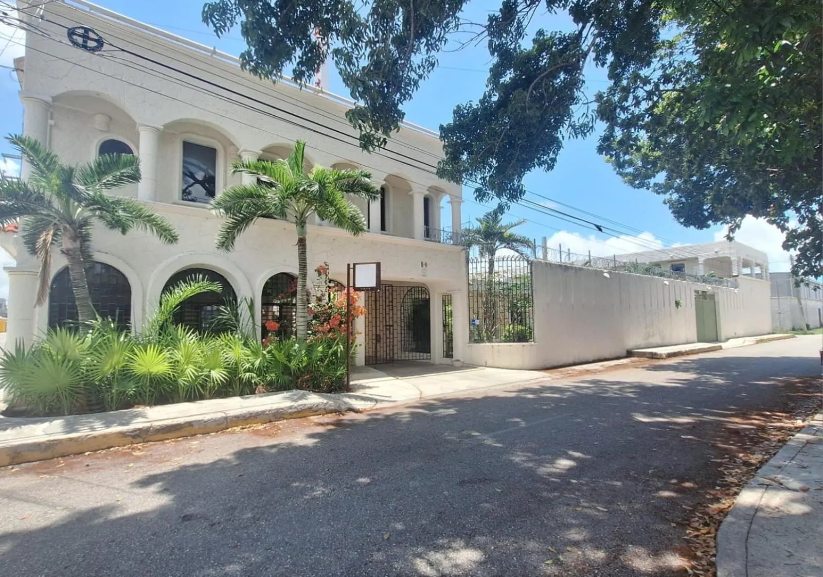 Property building in Capital O Hotel Rolovi Cancún