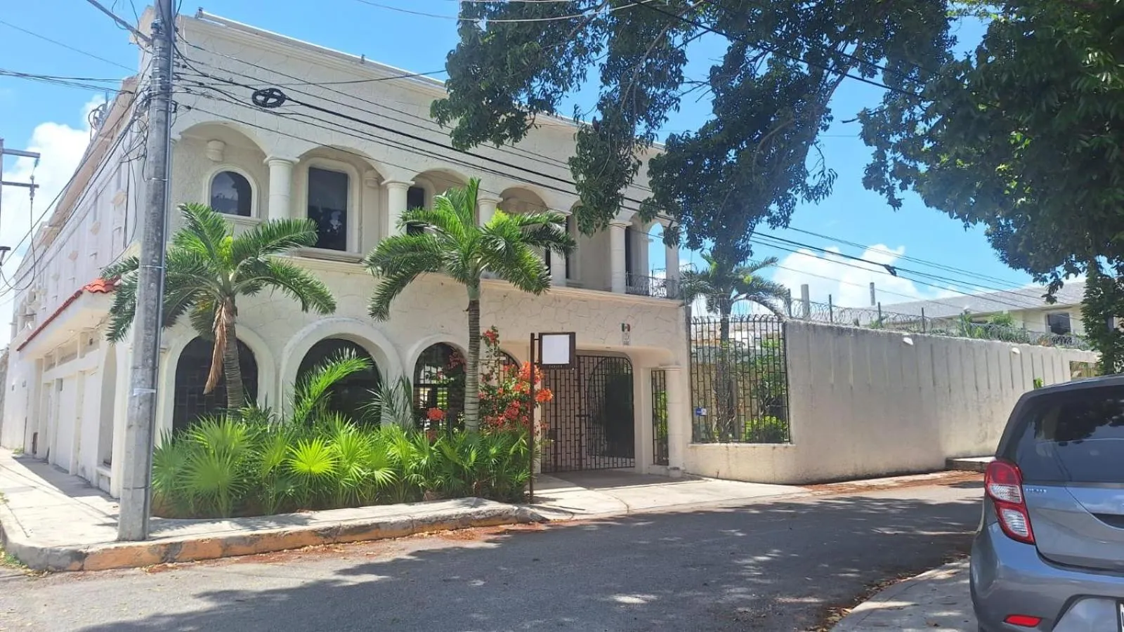 Property building in Capital O Hotel Rolovi Cancún