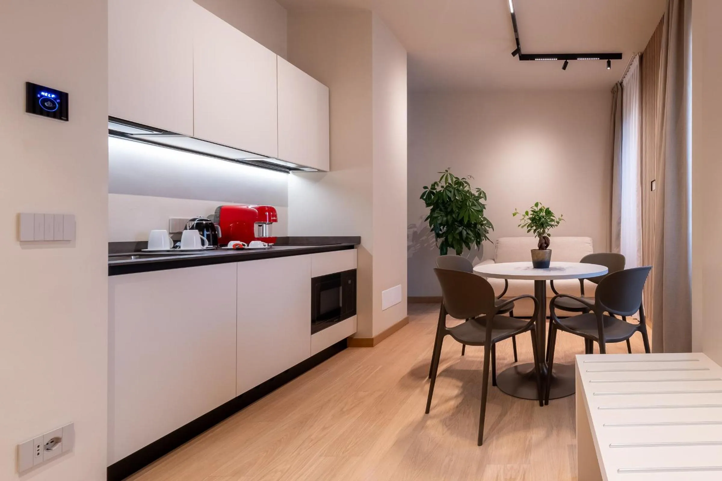 Coffee/tea facilities in Oriana Homèl Milano