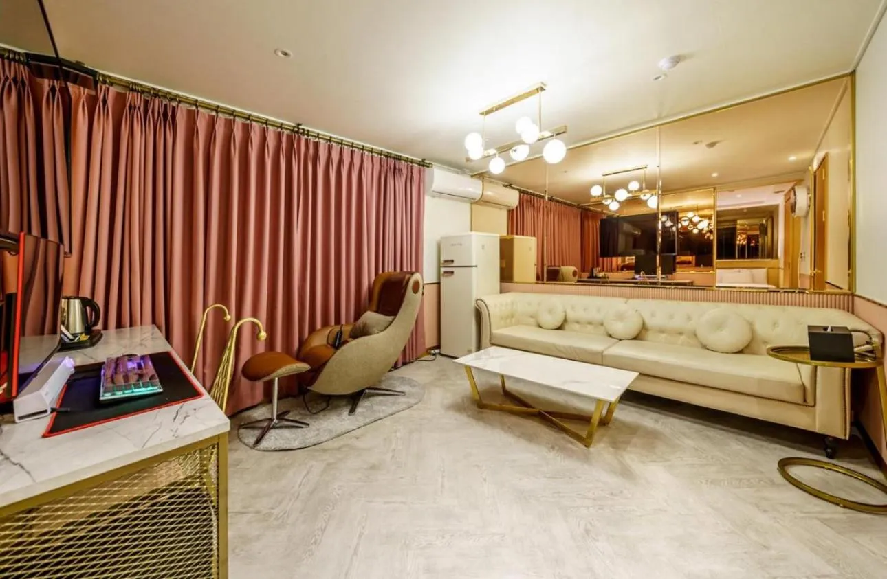 Dining area in Hotel Ravi