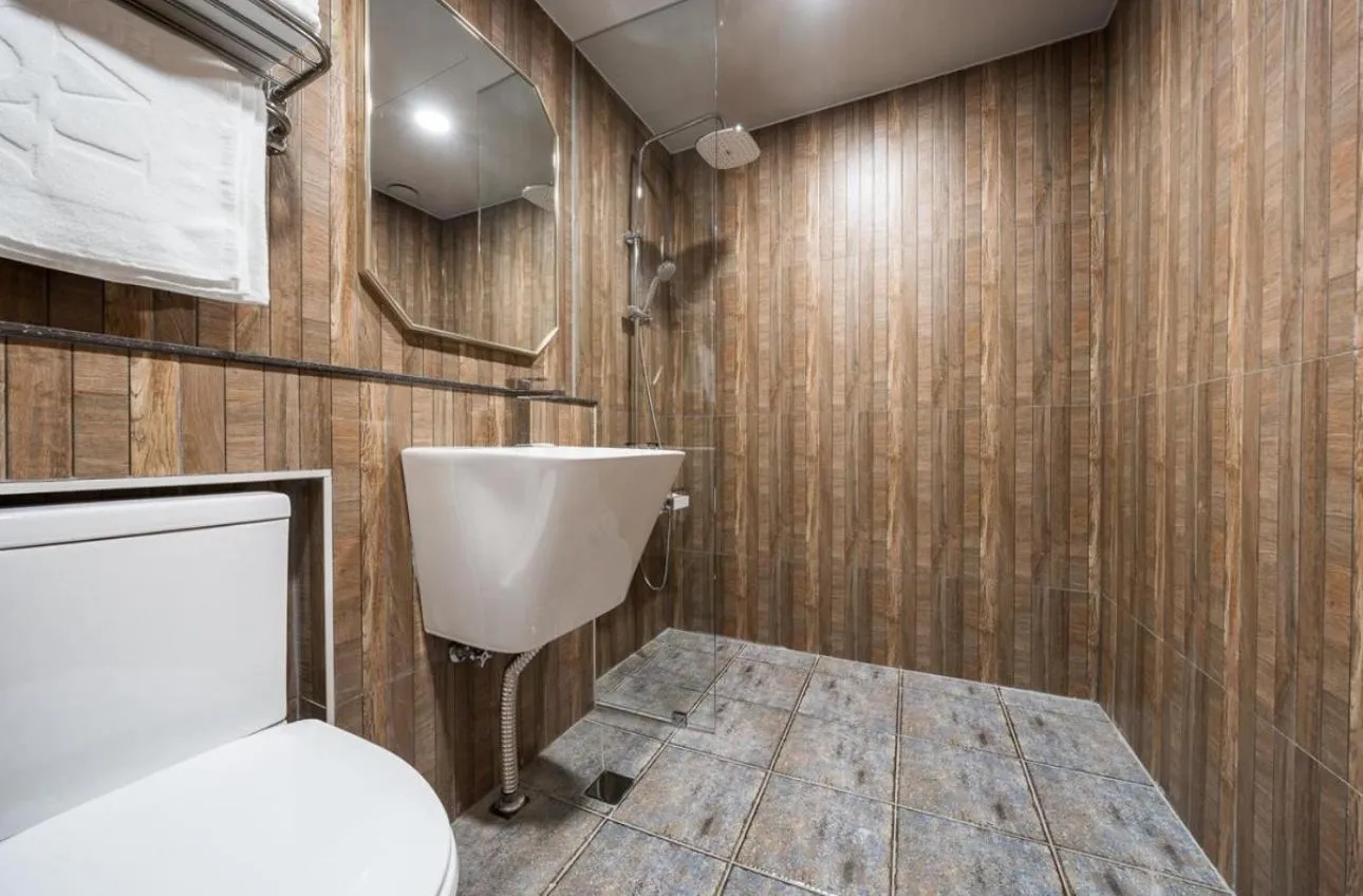 Shower in Hotel Ravi