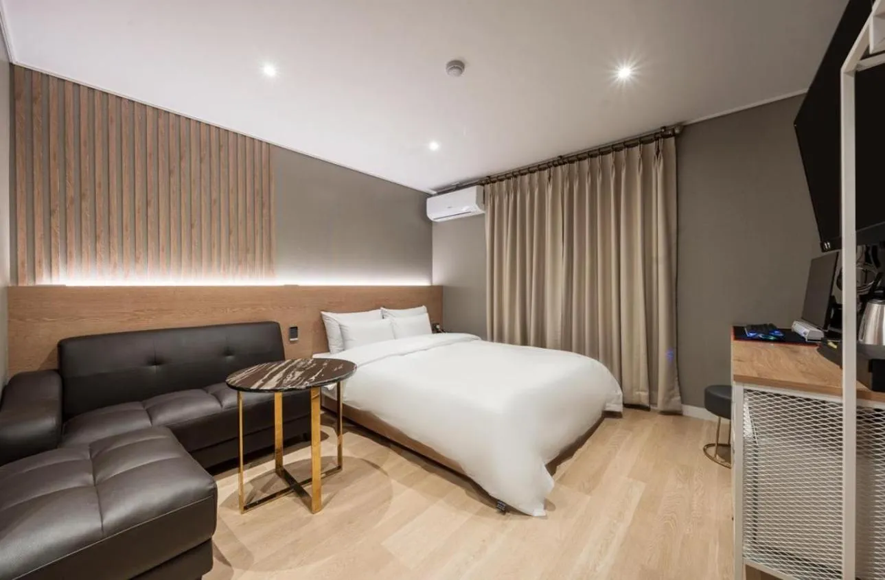 Dining area in Hotel Ravi