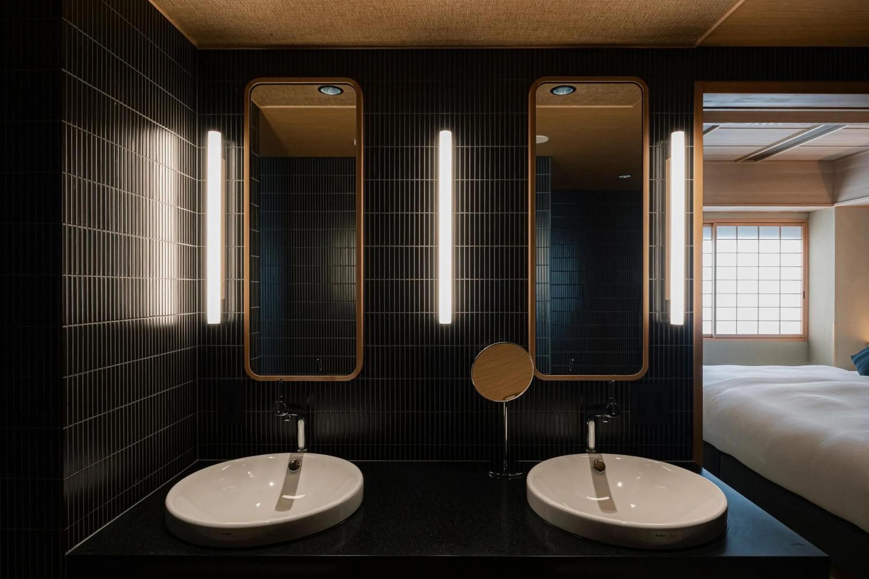 Photo of the whole room, Bed in yugen kyoto shijo