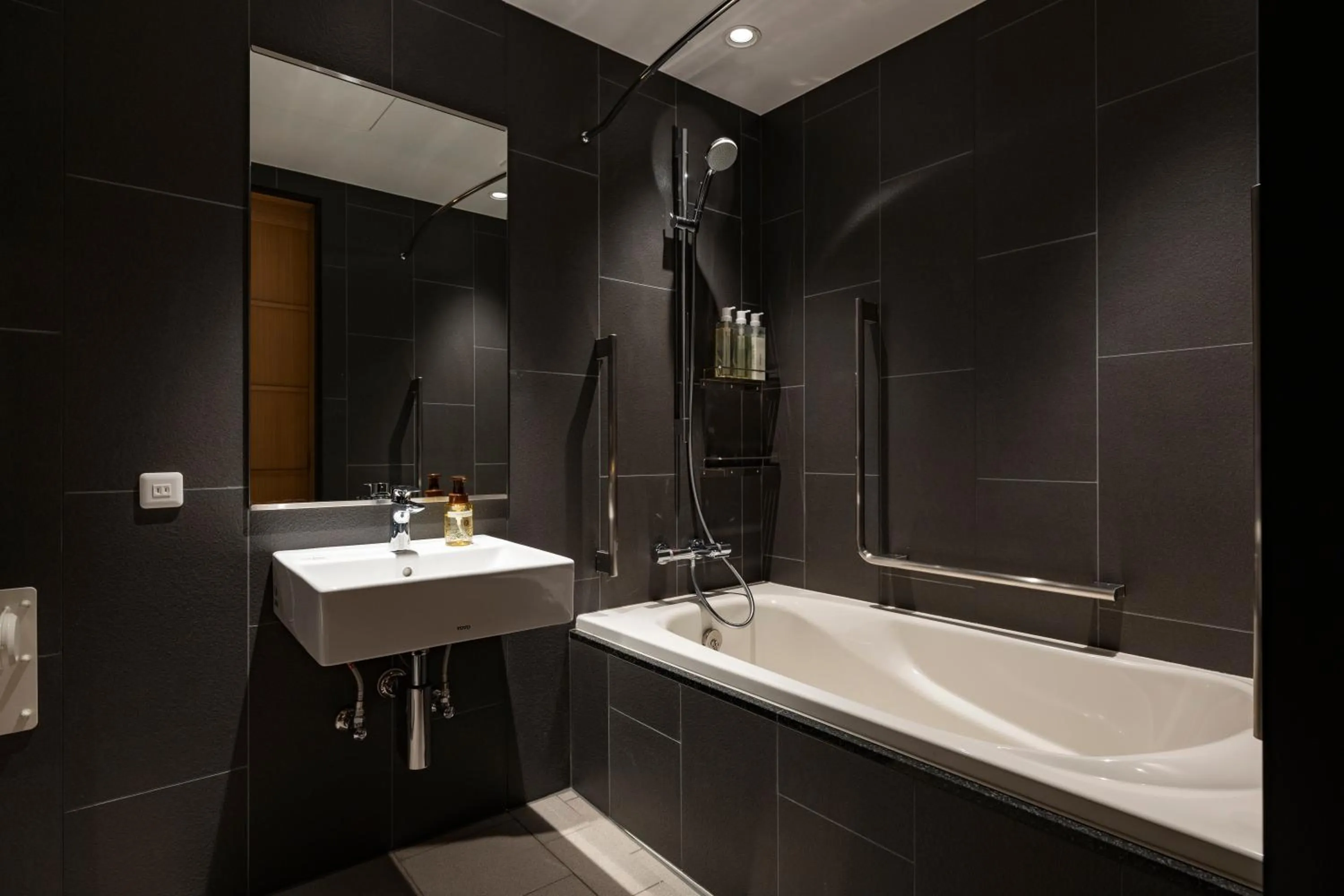 Shower in yugen kyoto shijo