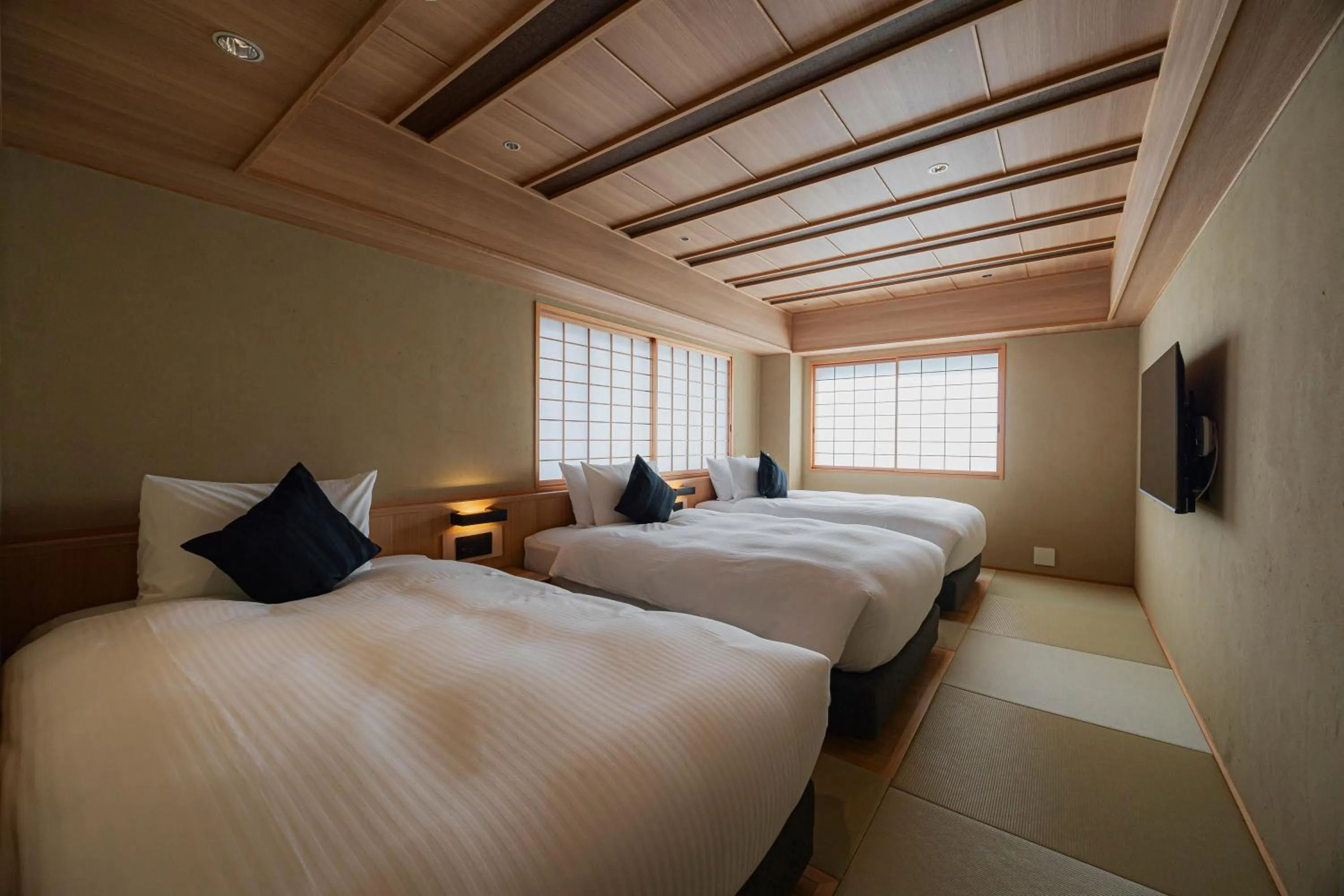 Photo of the whole room, Bed in yugen kyoto shijo