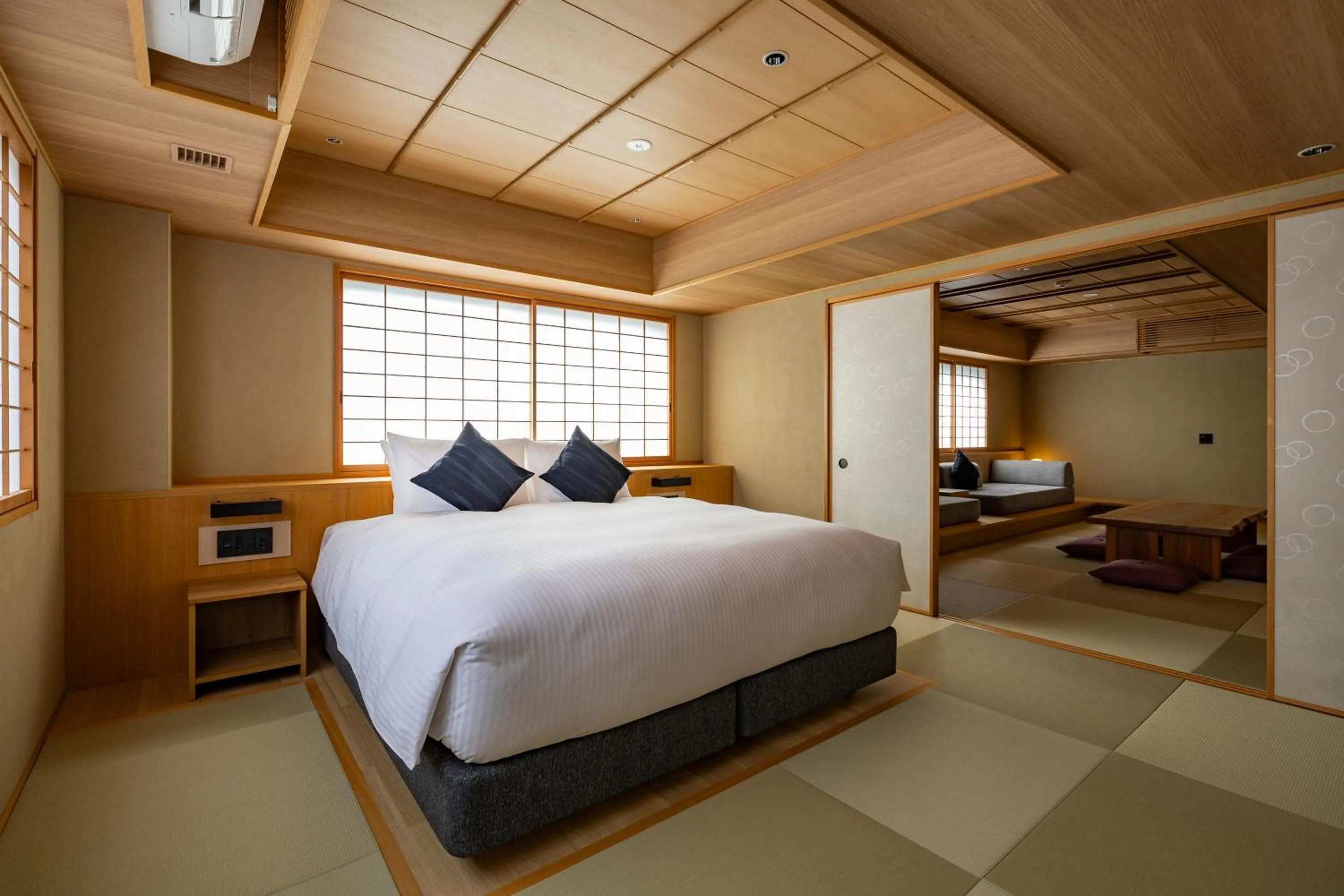 Photo of the whole room, Bed in yugen kyoto shijo